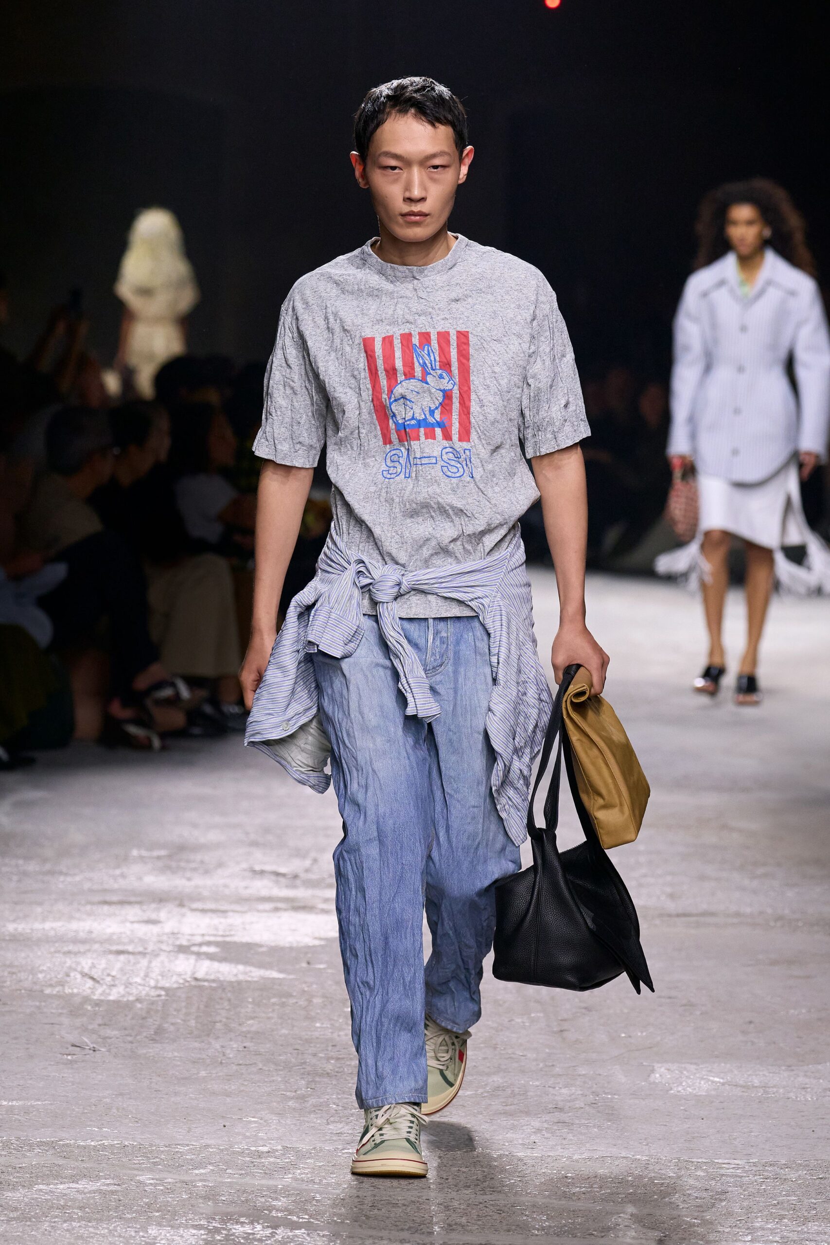 gray printed t-shirt with blue pants