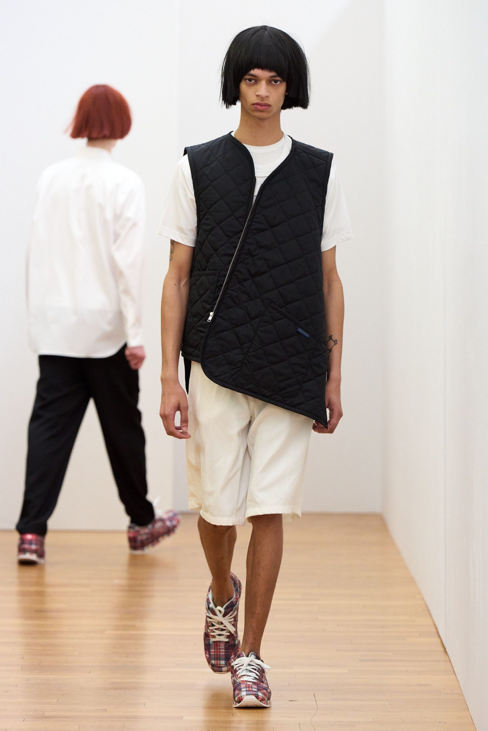 black cotton sleeveless relaxed zippered quilted vest