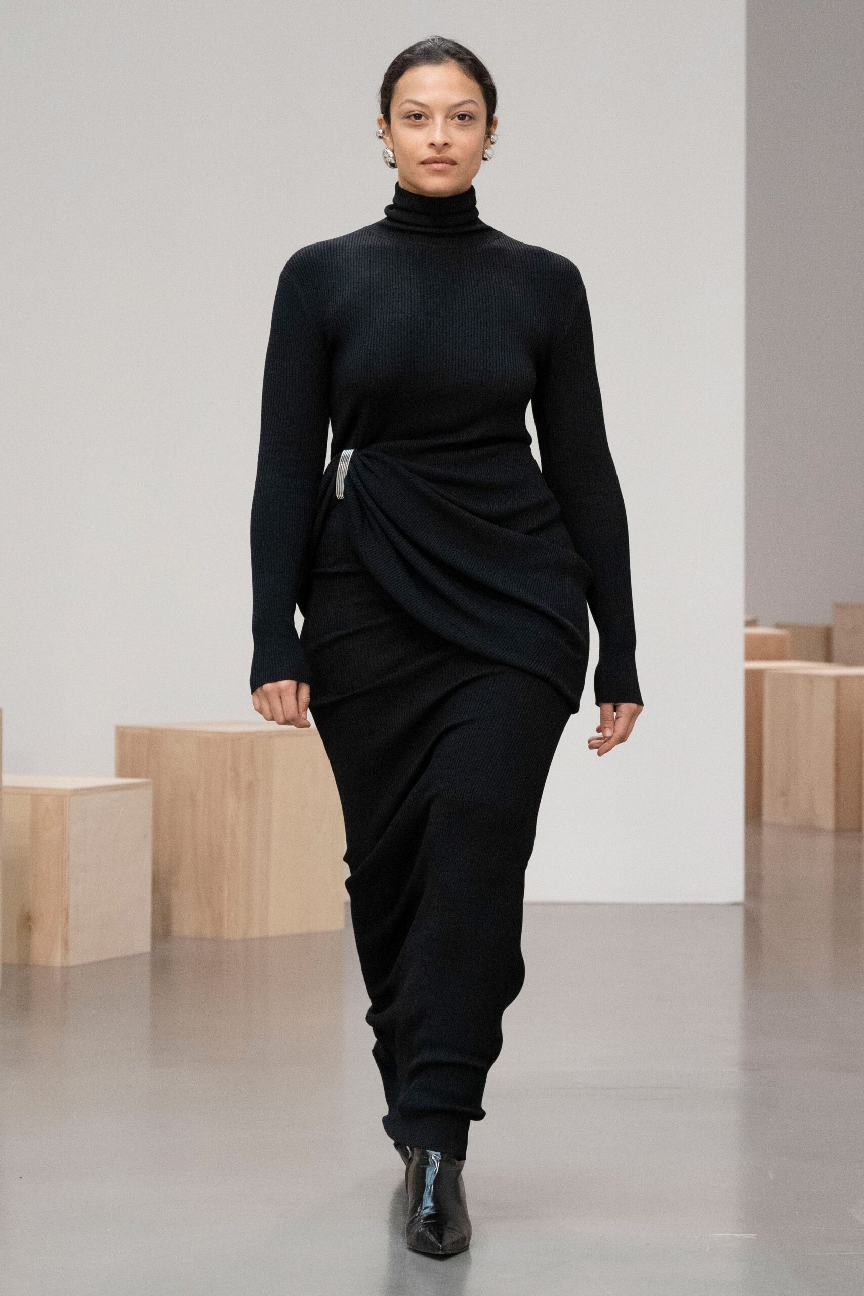 black fitted knit midi dress