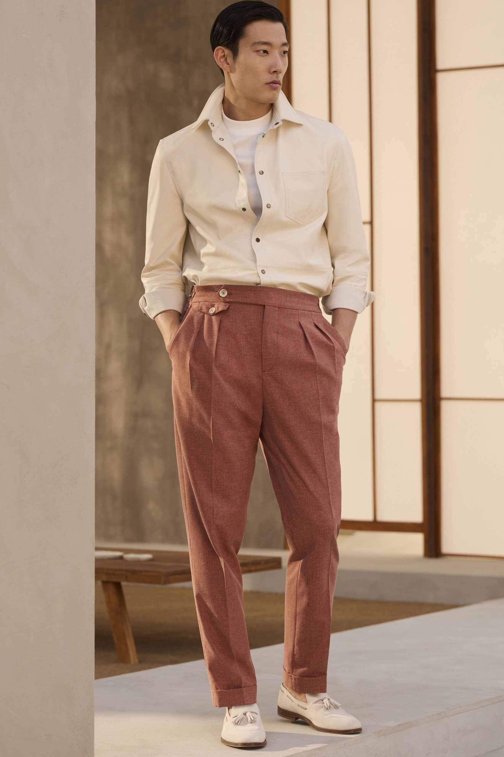 white cotton long-sleeve collared structured buttoned pockets shirt