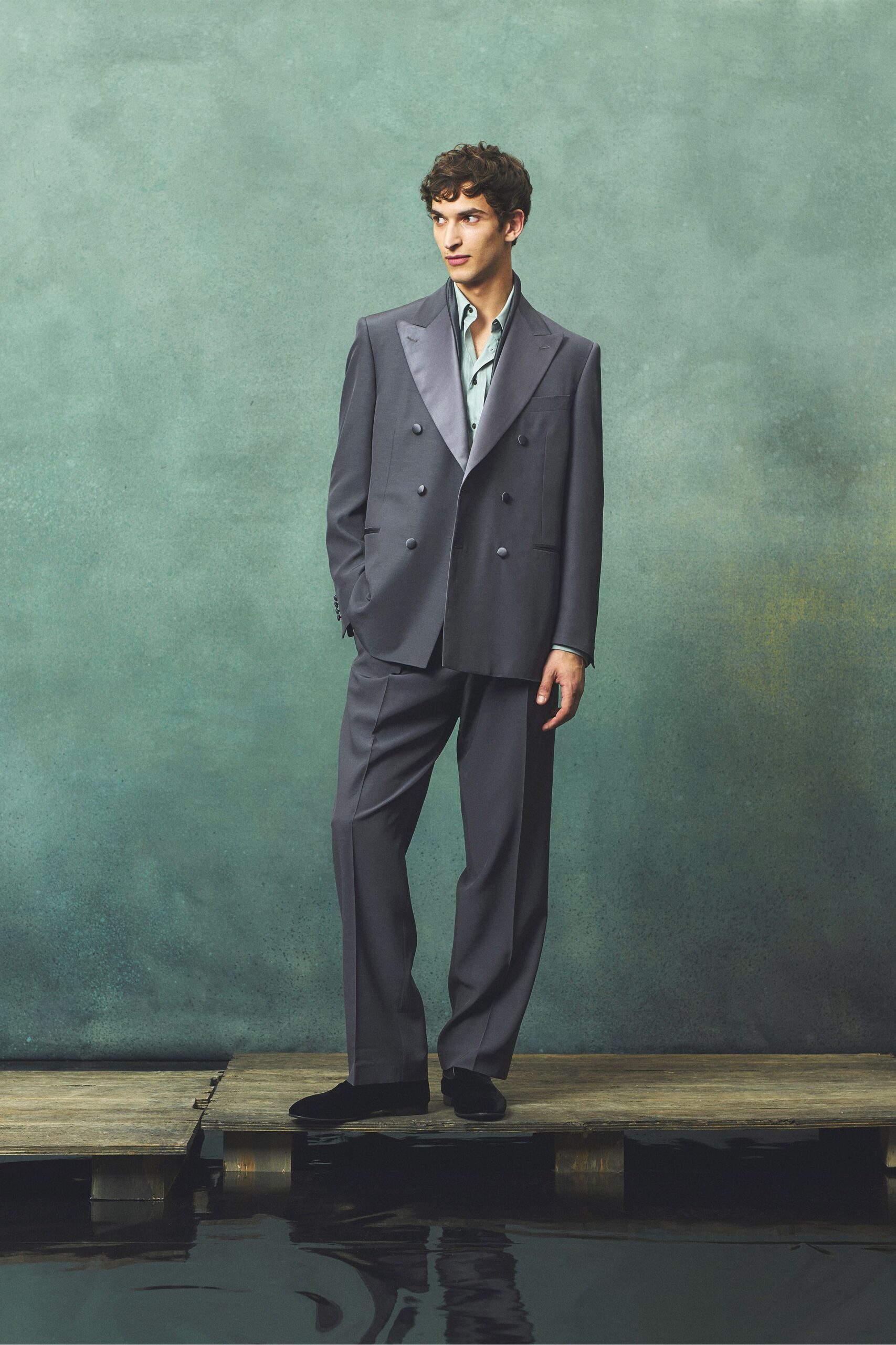 gray wool long-sleeve collared tailored buttoned pleated suit
