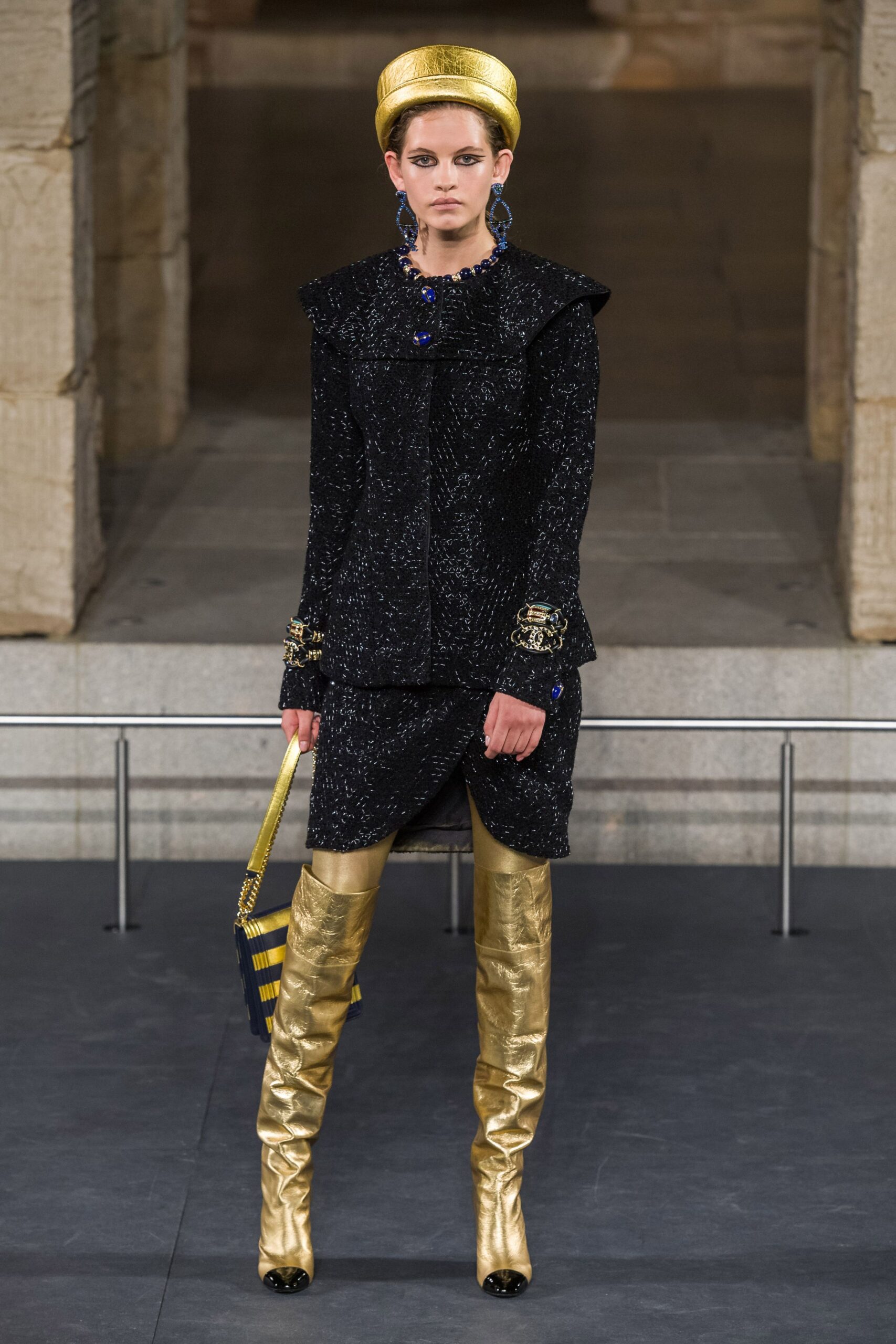 Chanel F/W 19 Look 422