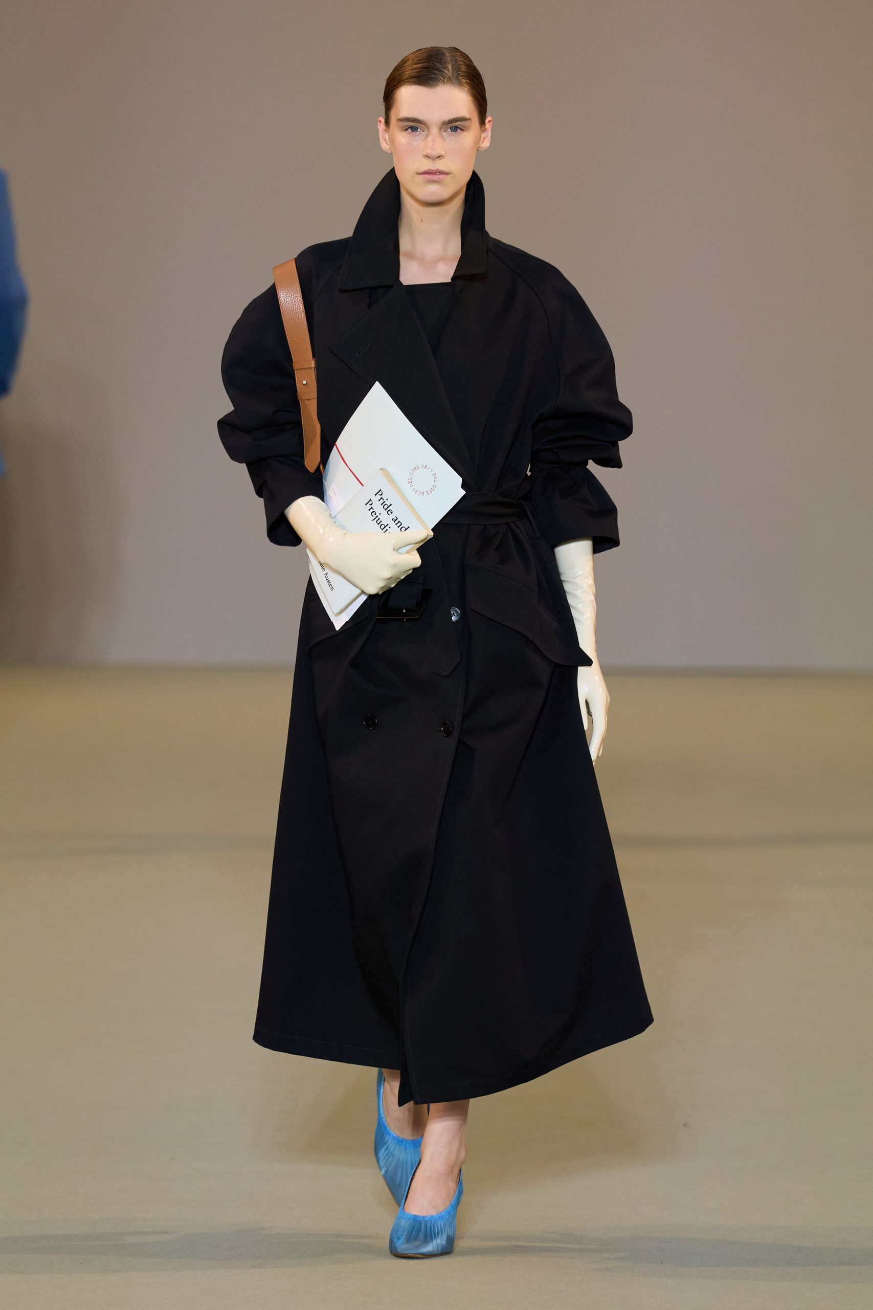 black relaxed coat with blue shoes