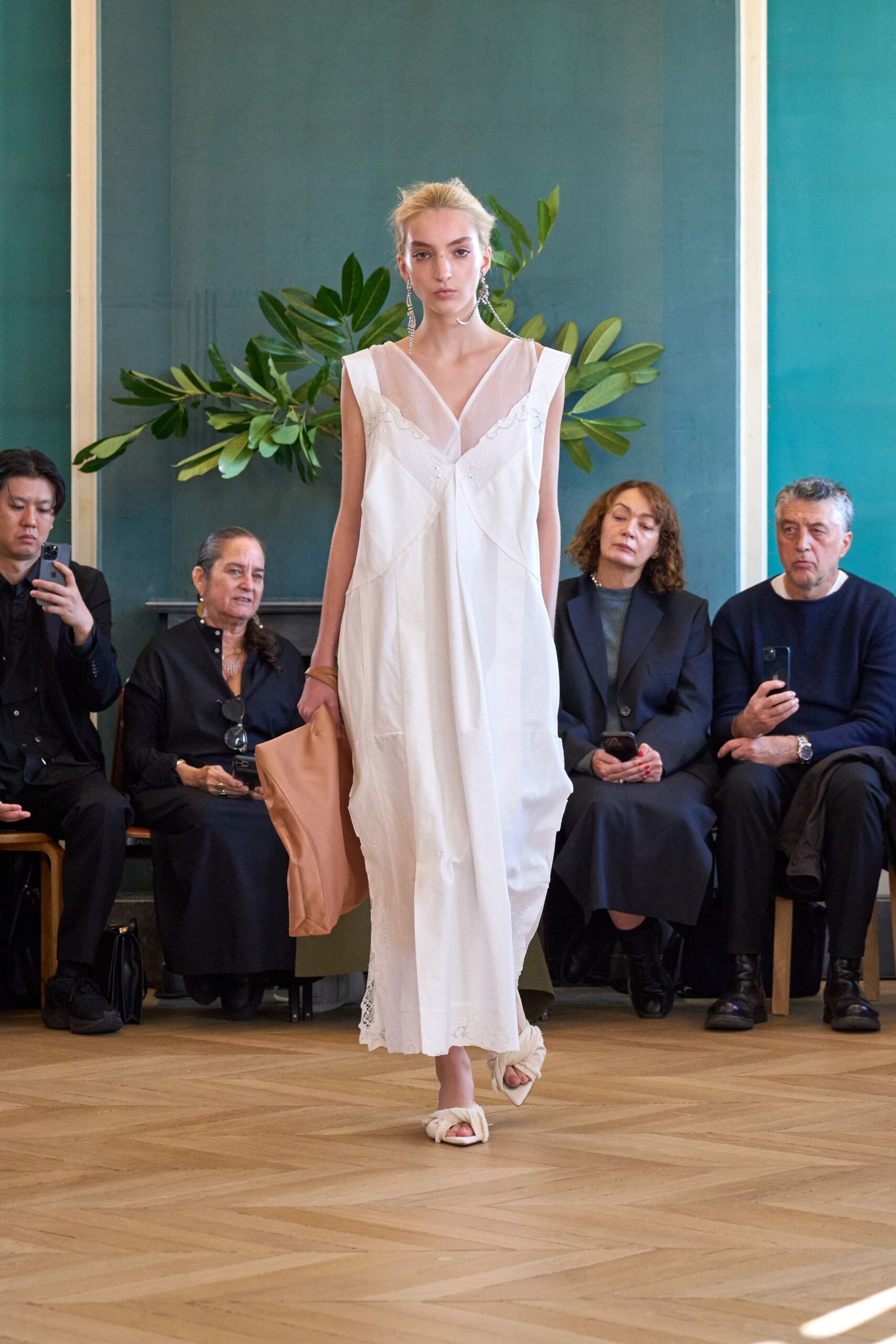 white relaxed midi dress with beige shoes