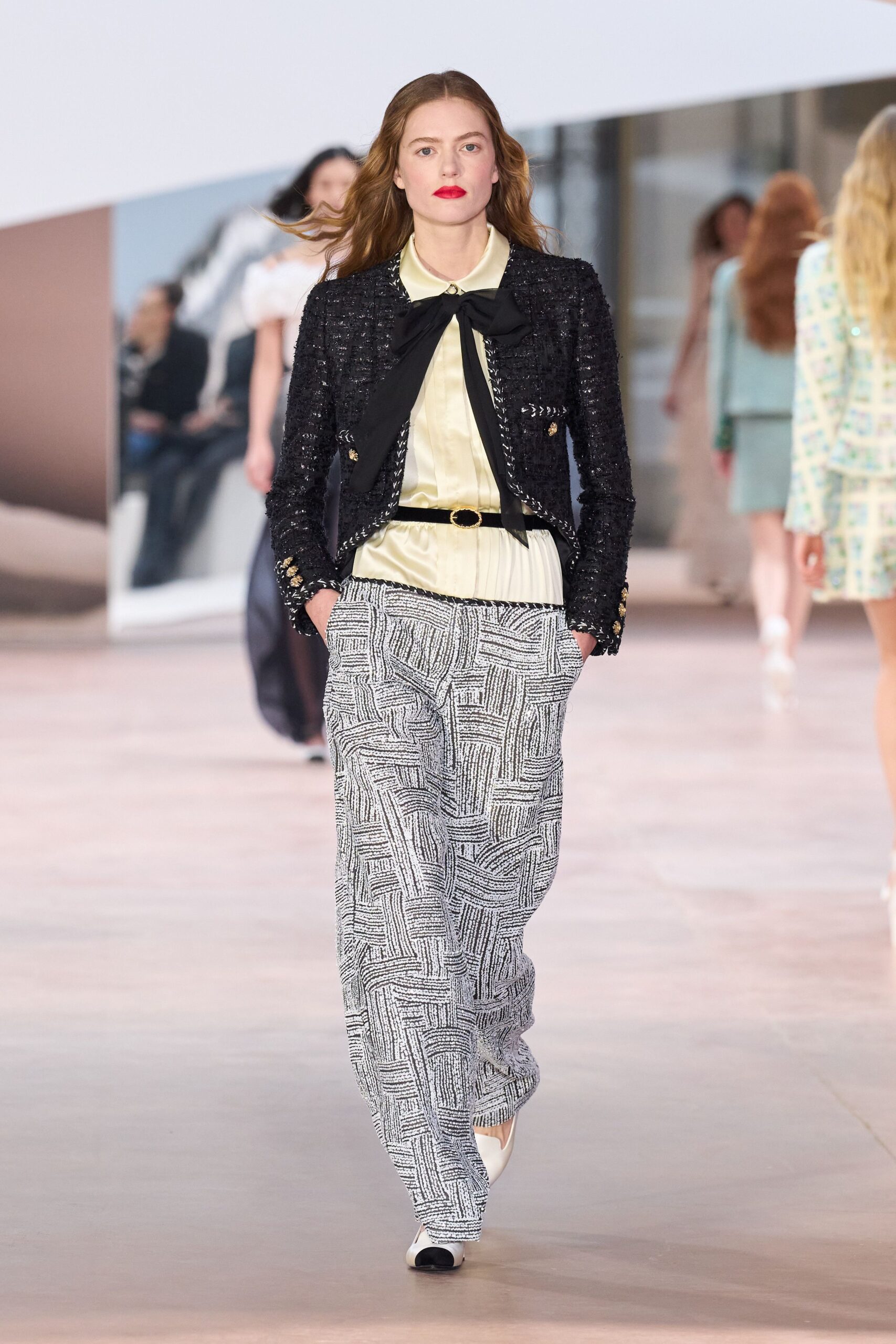 black cotton long-sleeve collared tailored buttoned jacket