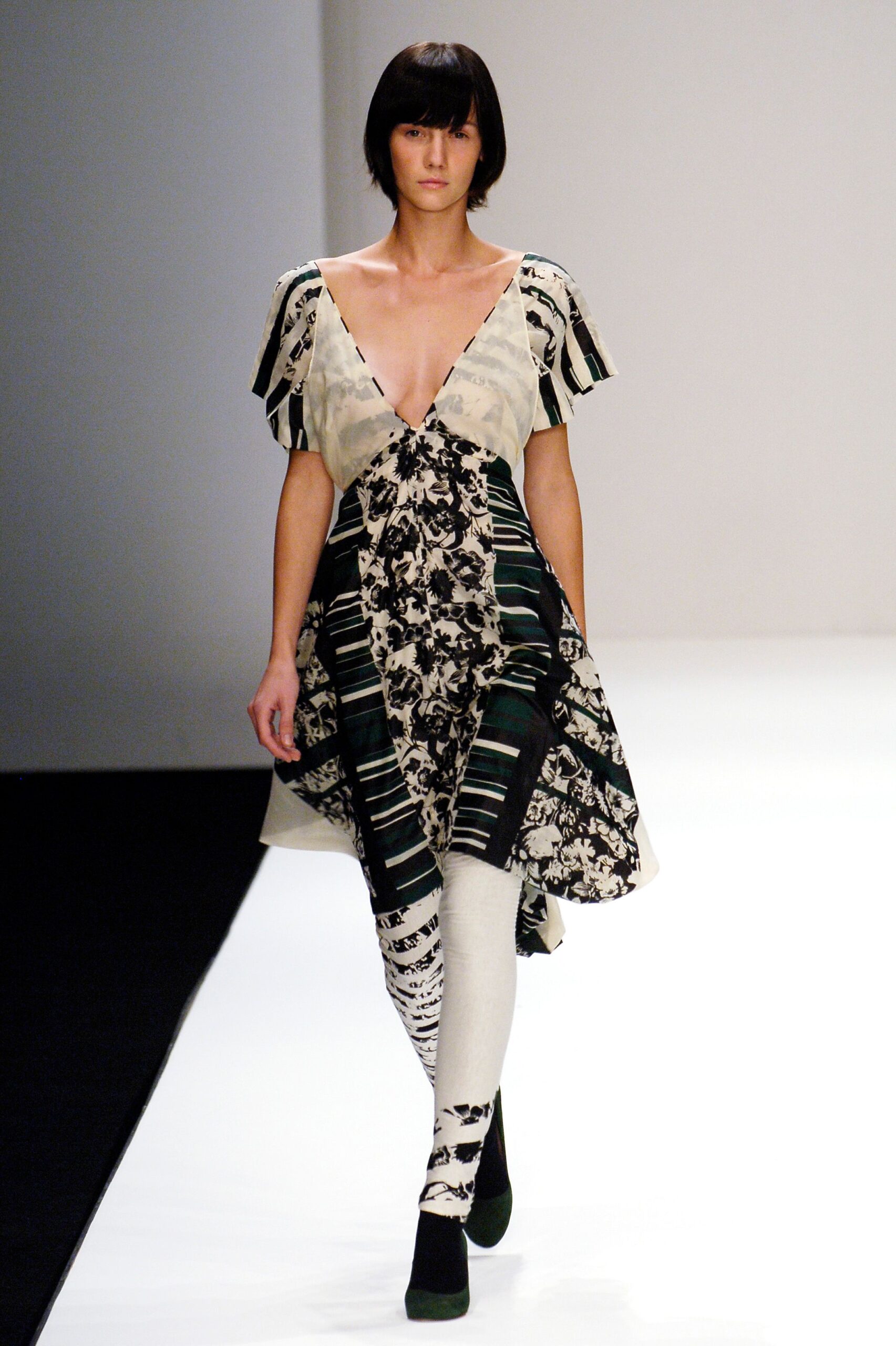 printed handkerchief-hem plunge dress