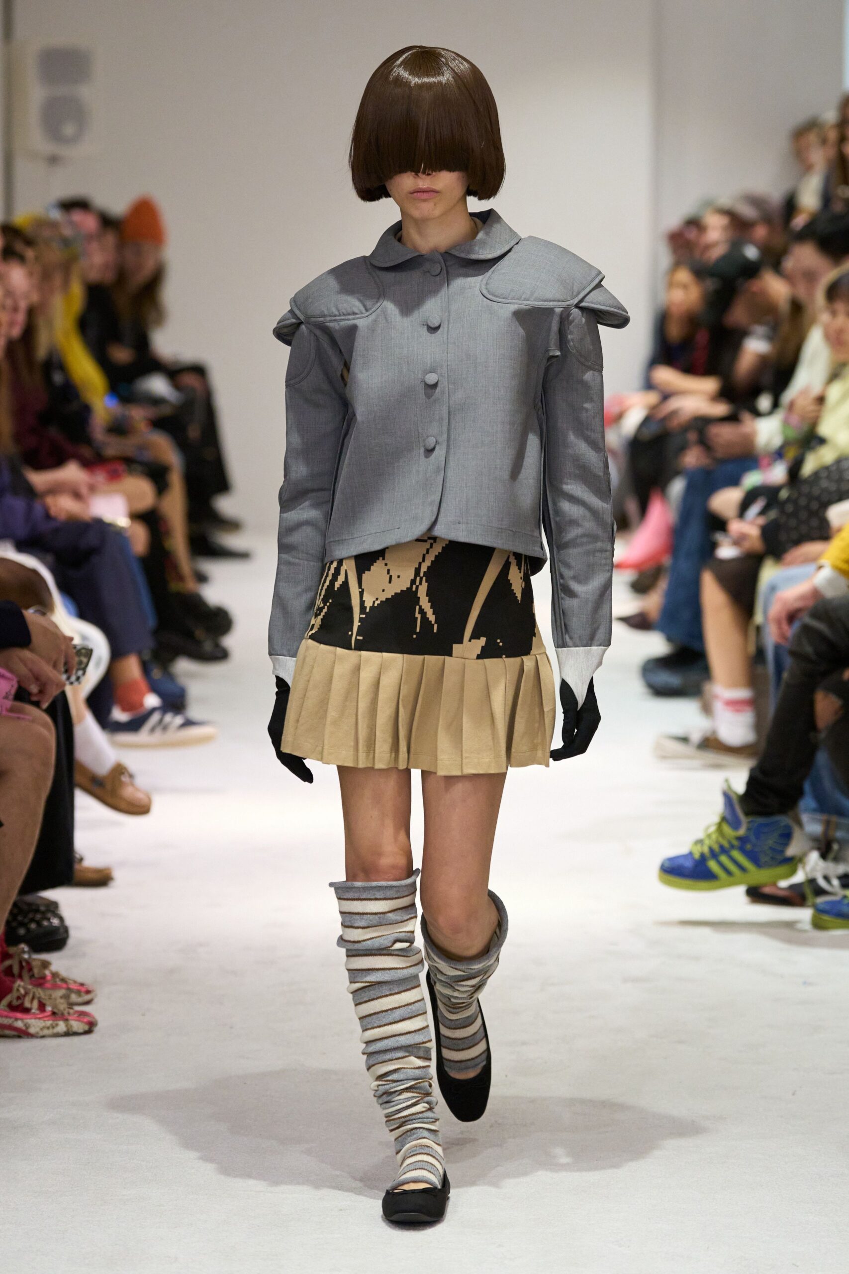 gray cotton long-sleeve collared structured buttoned jacket