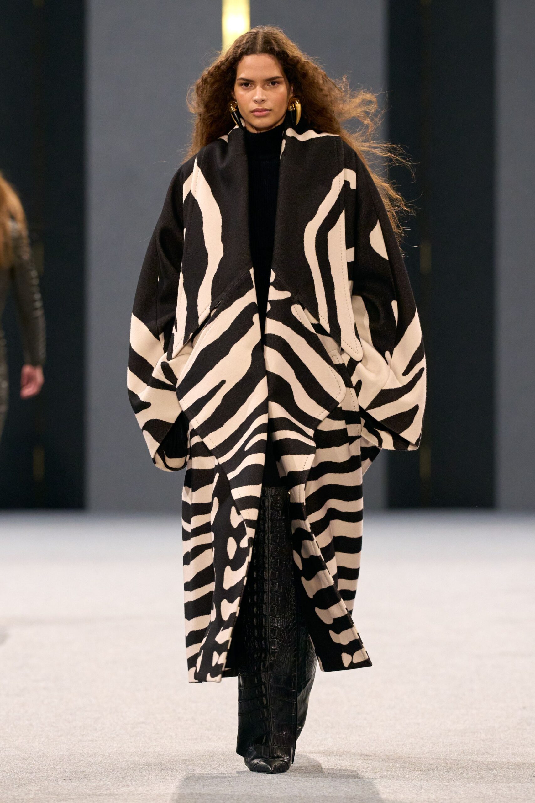black wool long-sleeve collared oversized printed coat