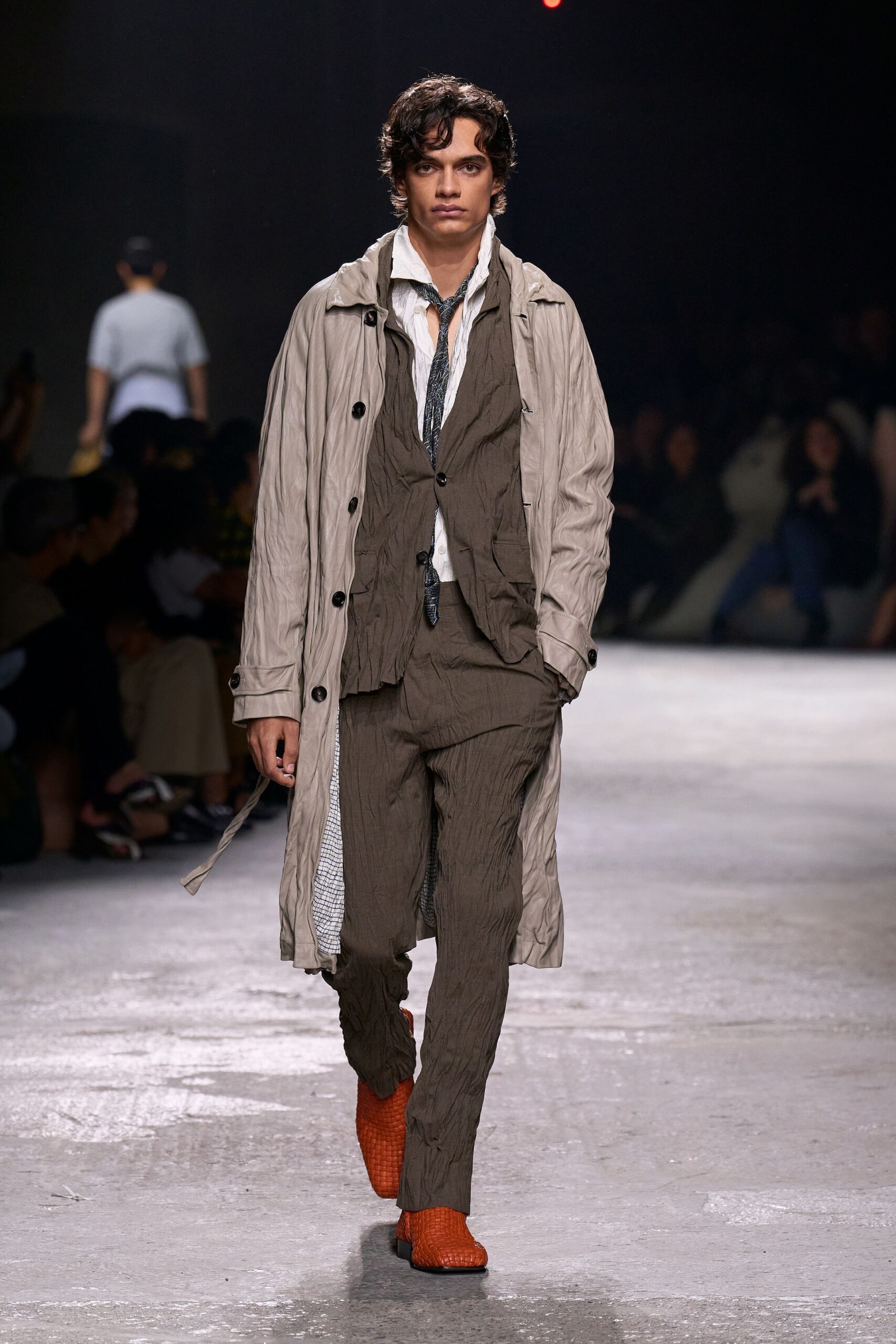 beige trench coat brown jumpsuit orange shoes