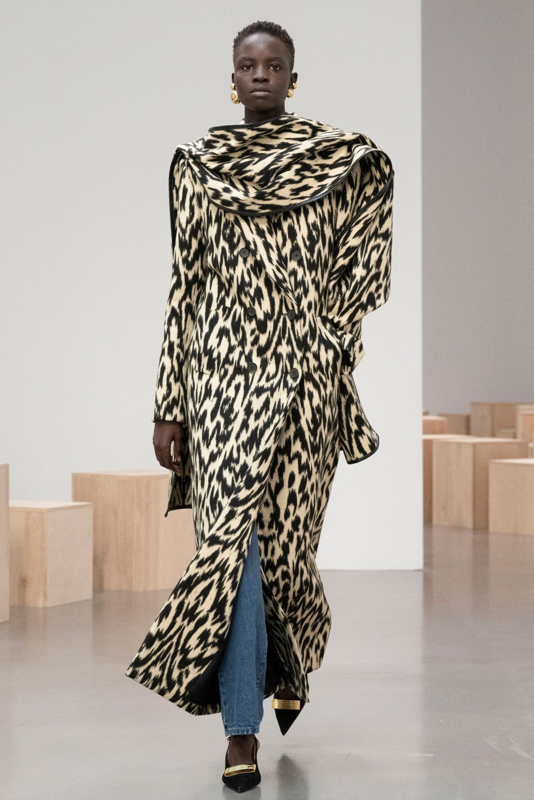 black wool long-sleeve collared relaxed animal-print draped coat