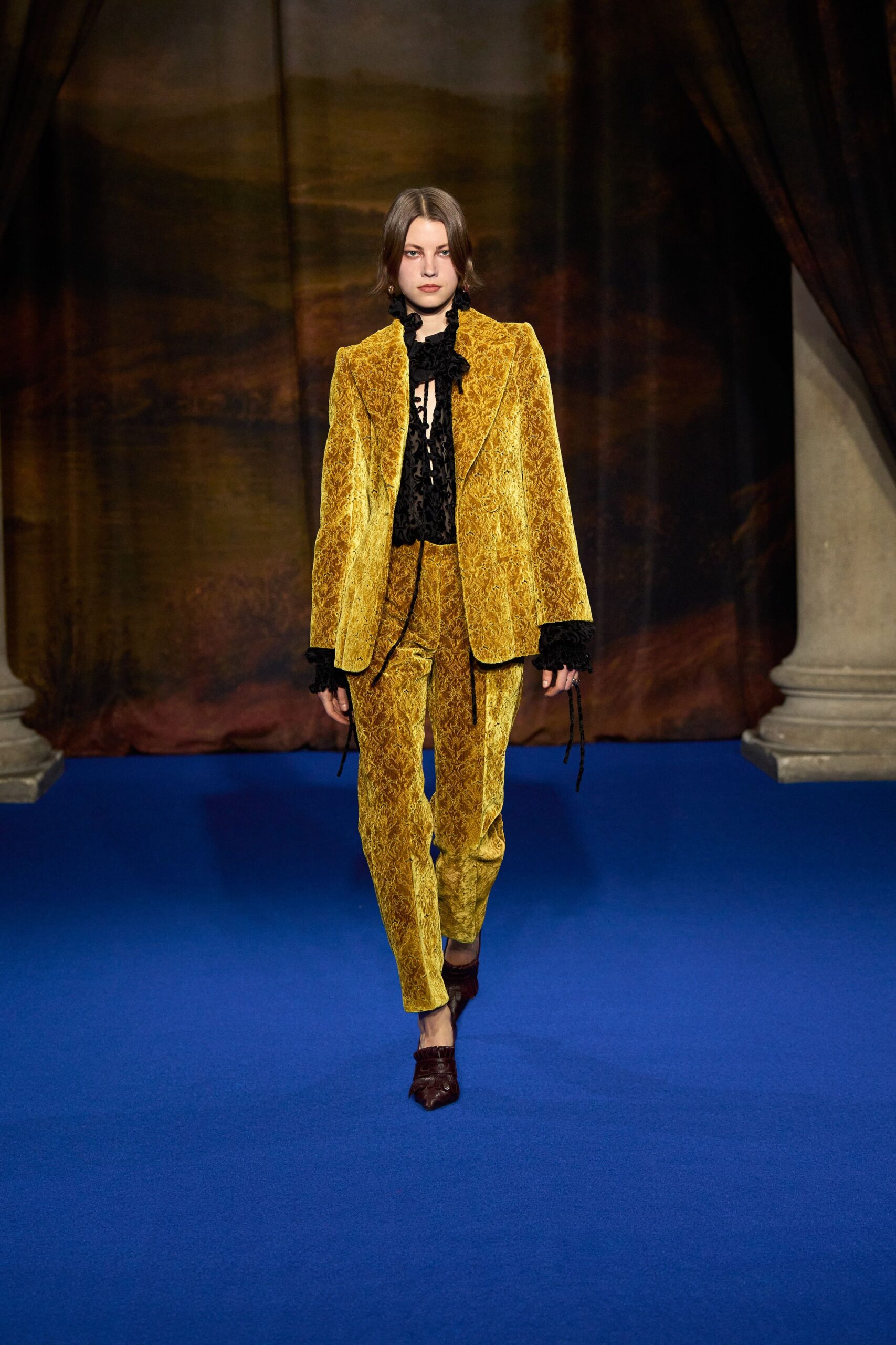 Burberry F/W 25 Look 223