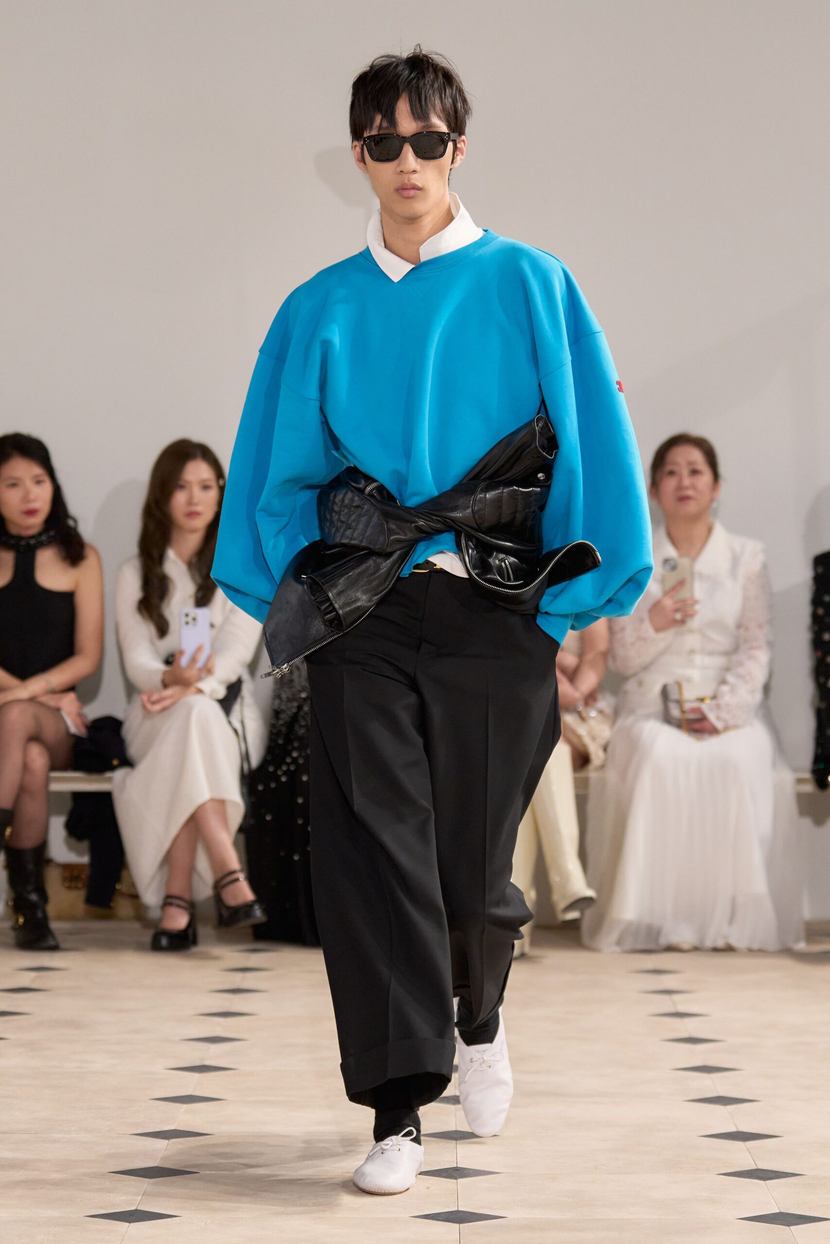 blue oversized top black pants
