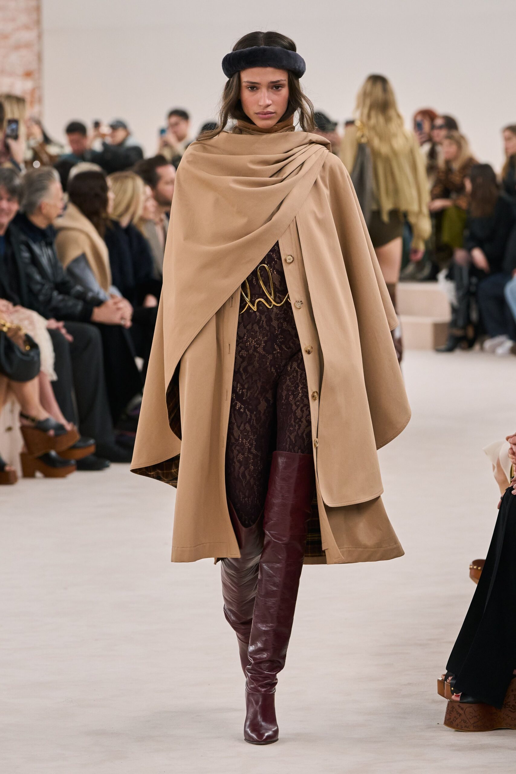 Chloé F/W 24 Look 490