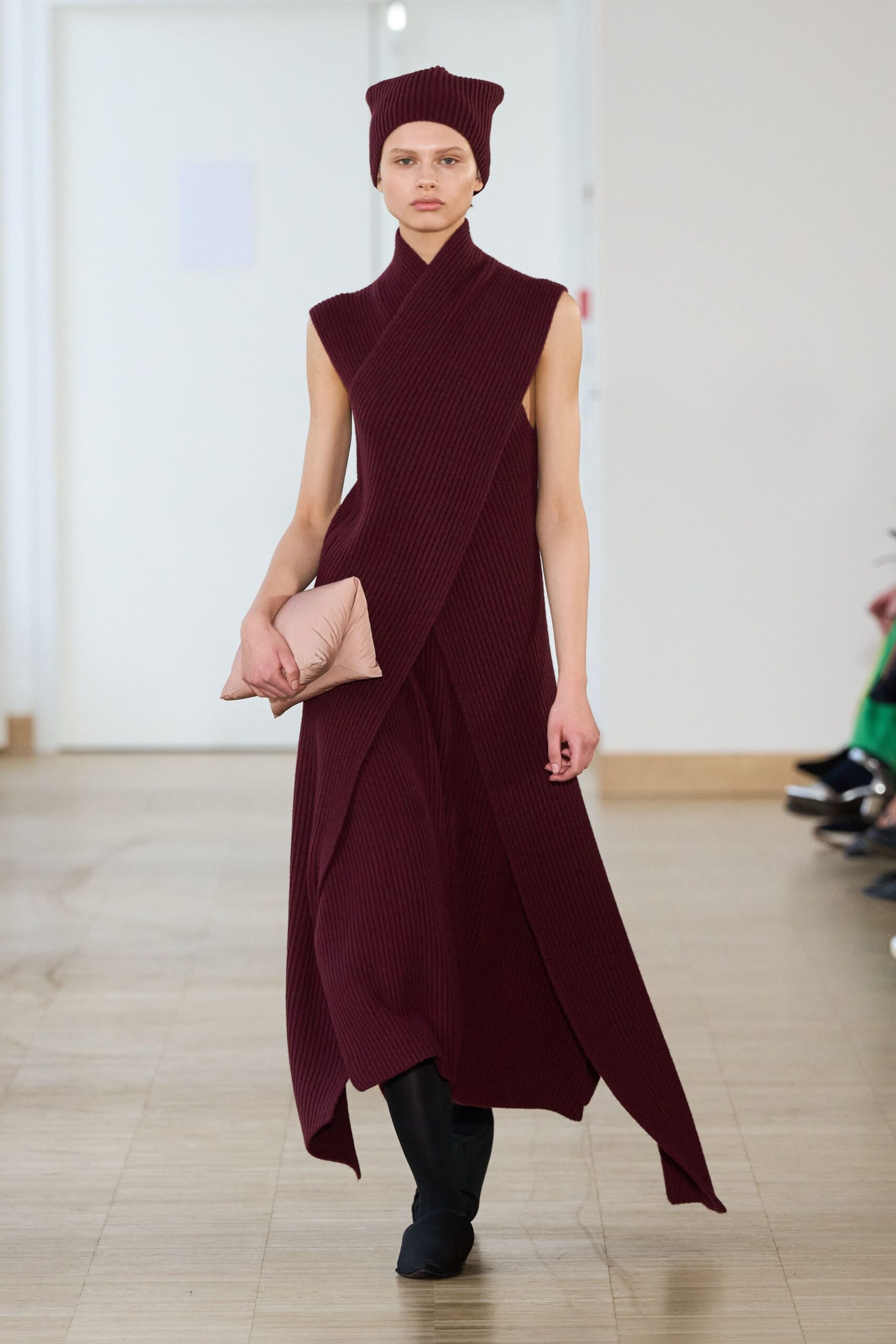 maroon knit sleeveless dress with hat
