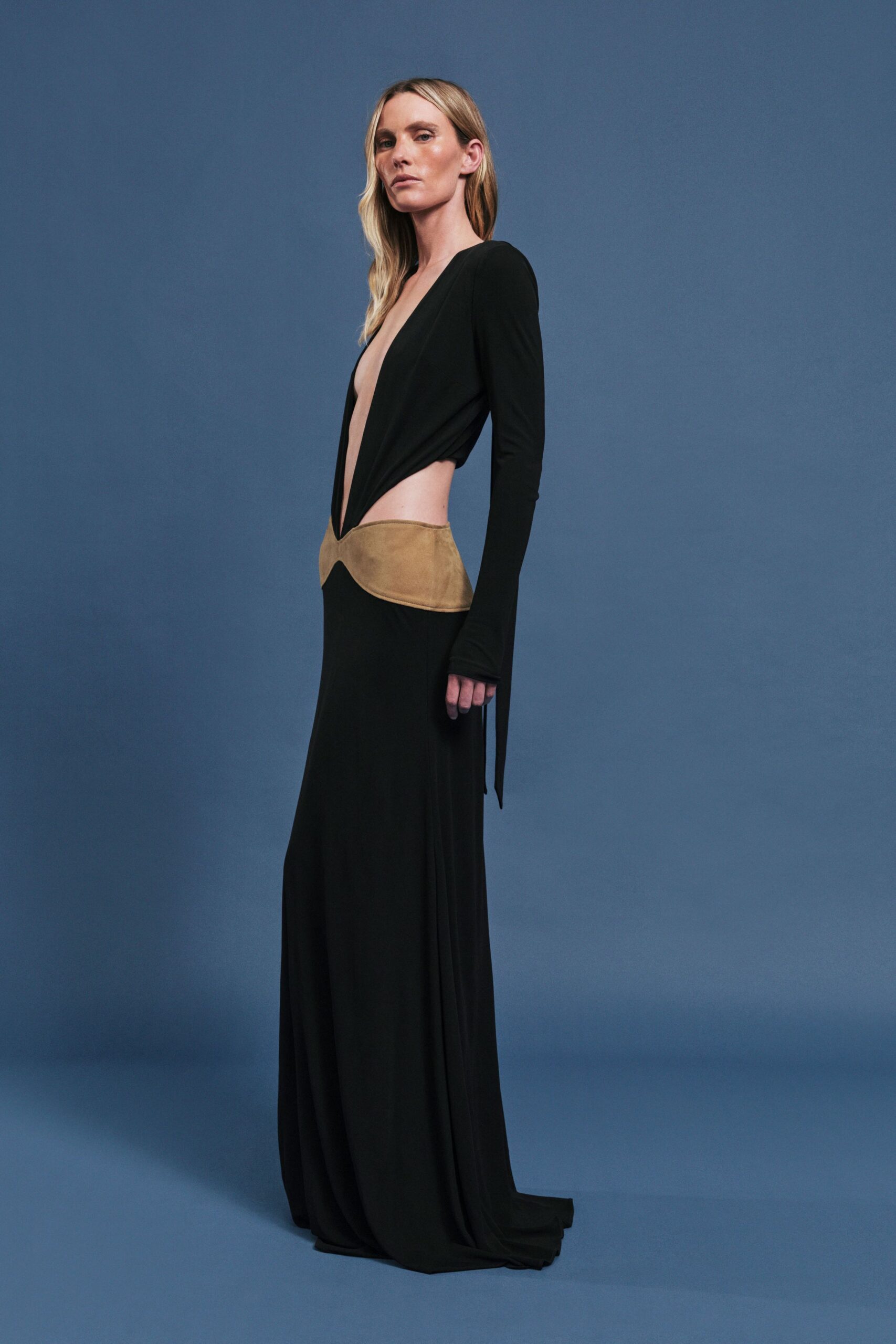 black fitted long-sleeve gown