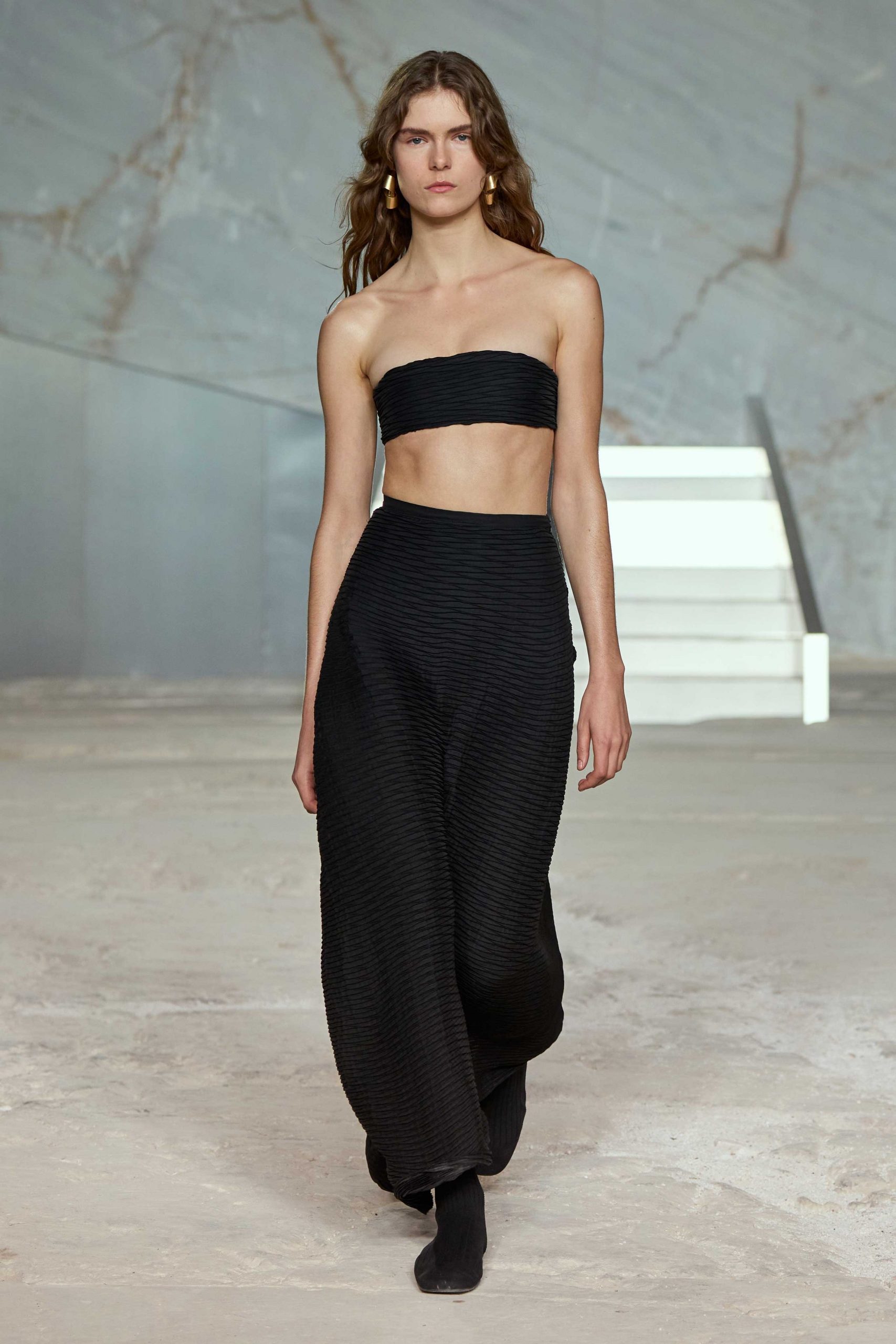 black cotton sleeveless strapless fitted textured cropped crop-top
