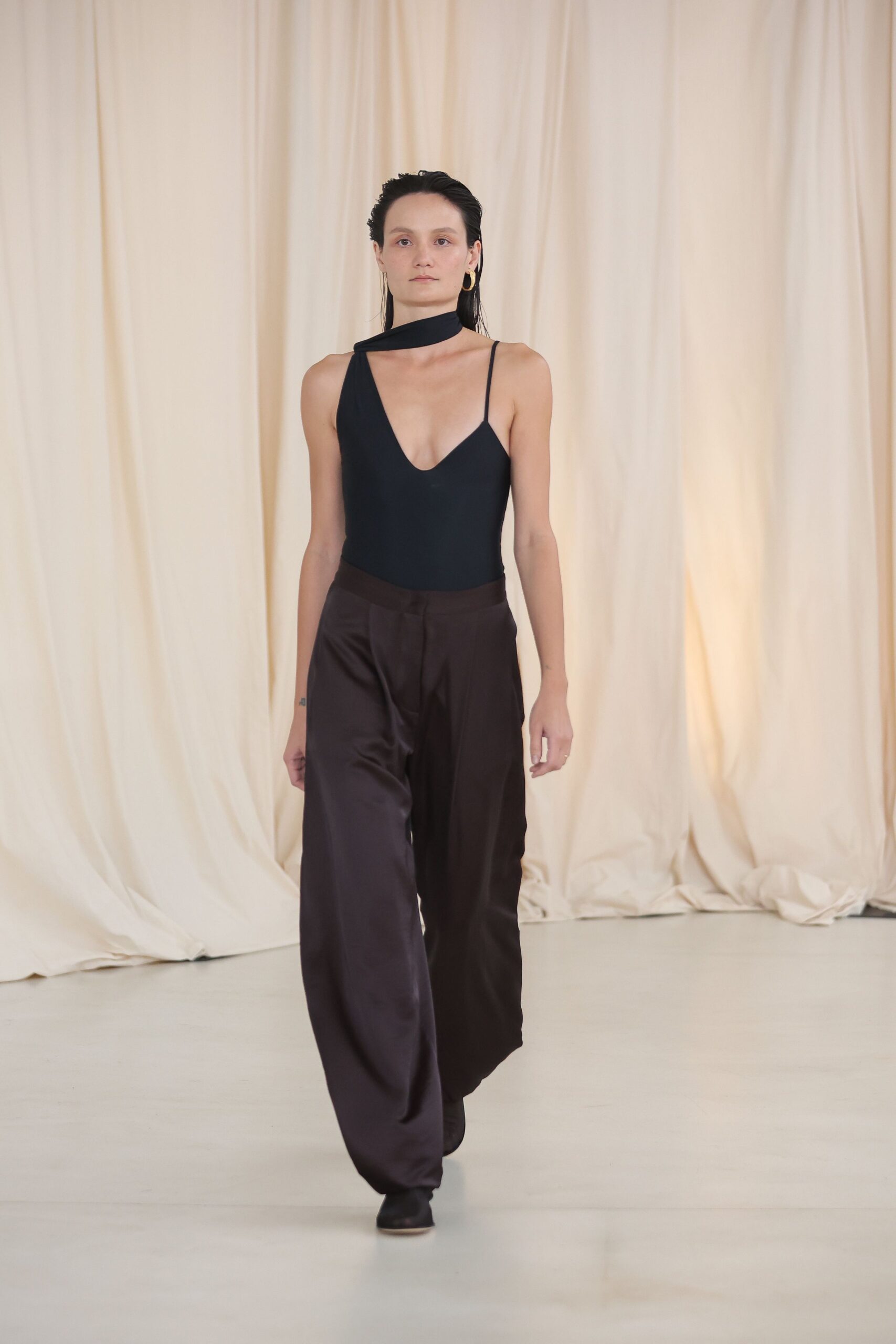black jersey sleeveless v-neck fitted bodysuit
