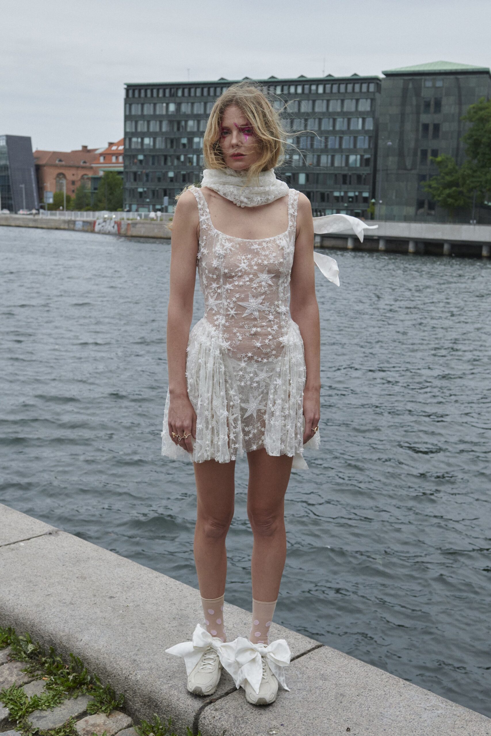 white lace sleeveless scoop-neck fitted embroidered layered dress