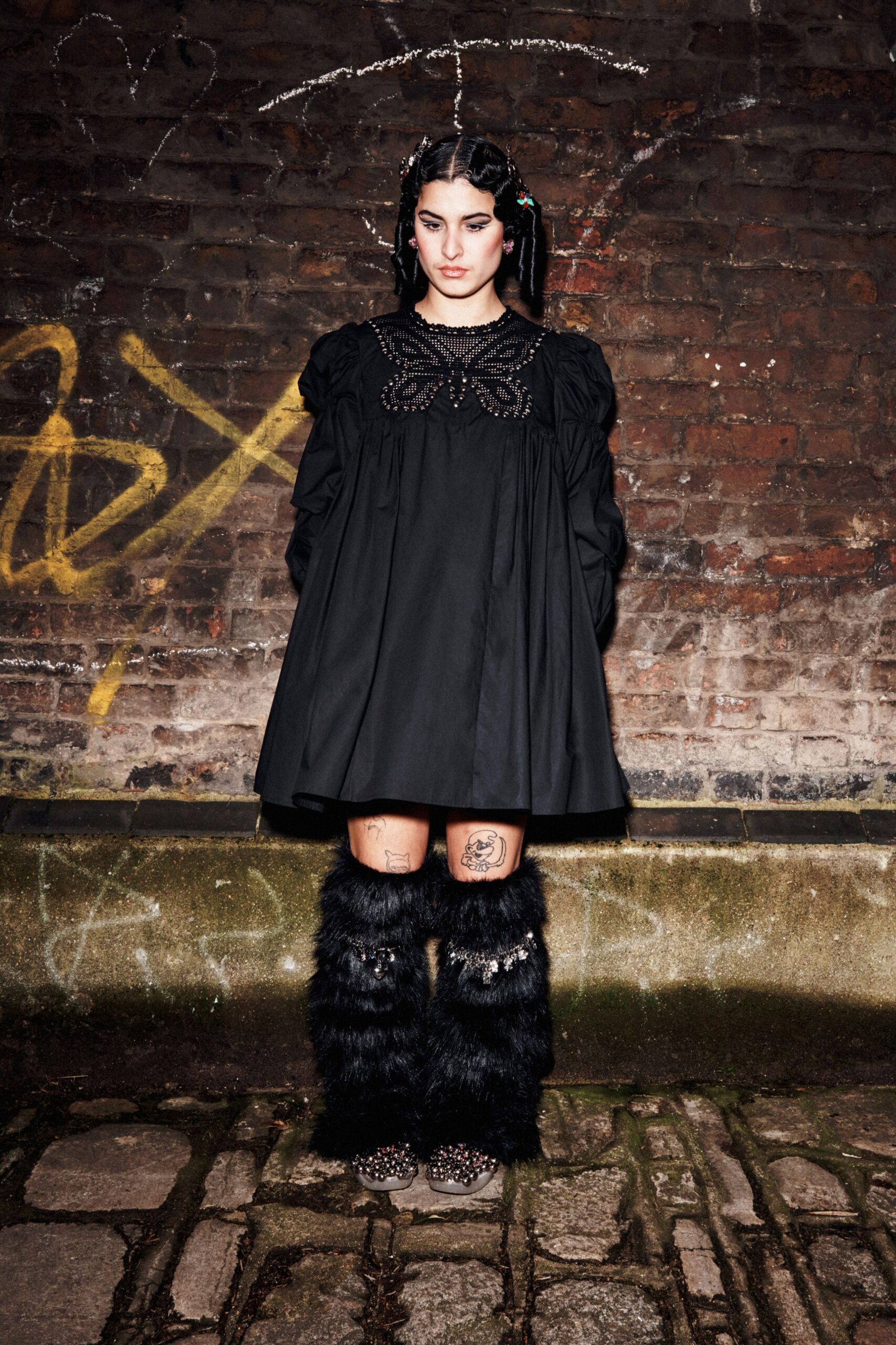 black fur fitted textured boots