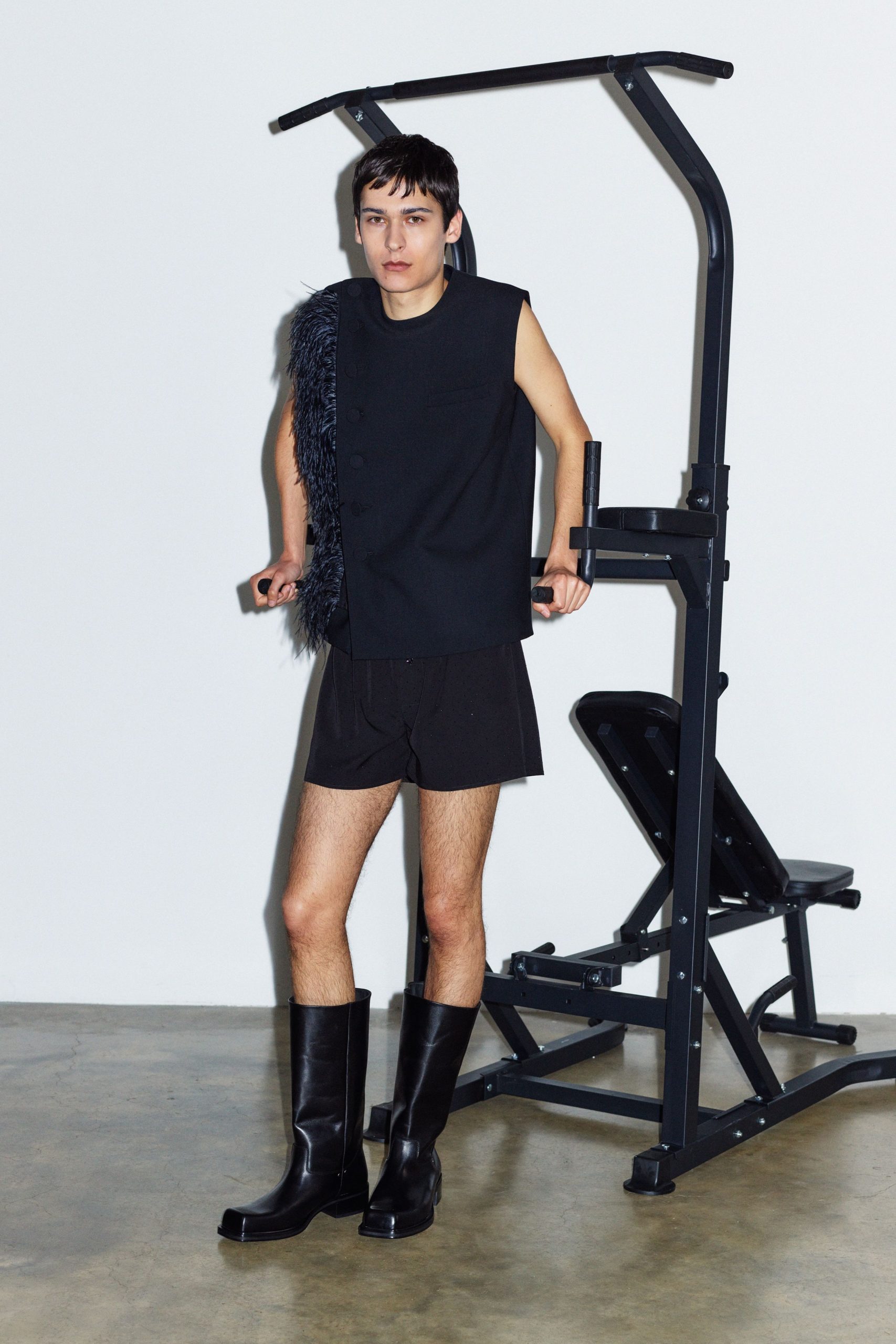 black wool sleeveless collared fitted layered top