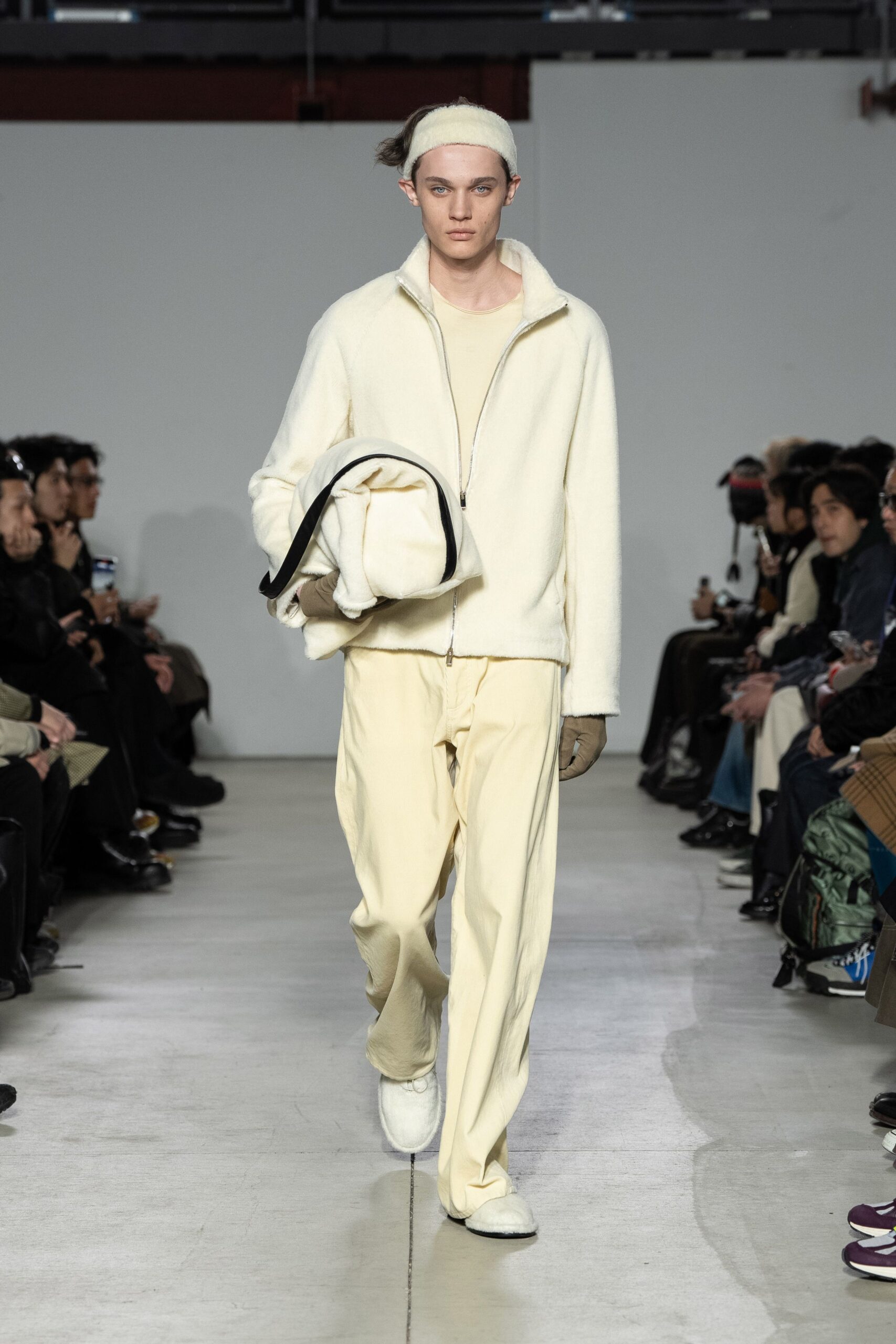 white wool long-sleeve collared relaxed jacket
