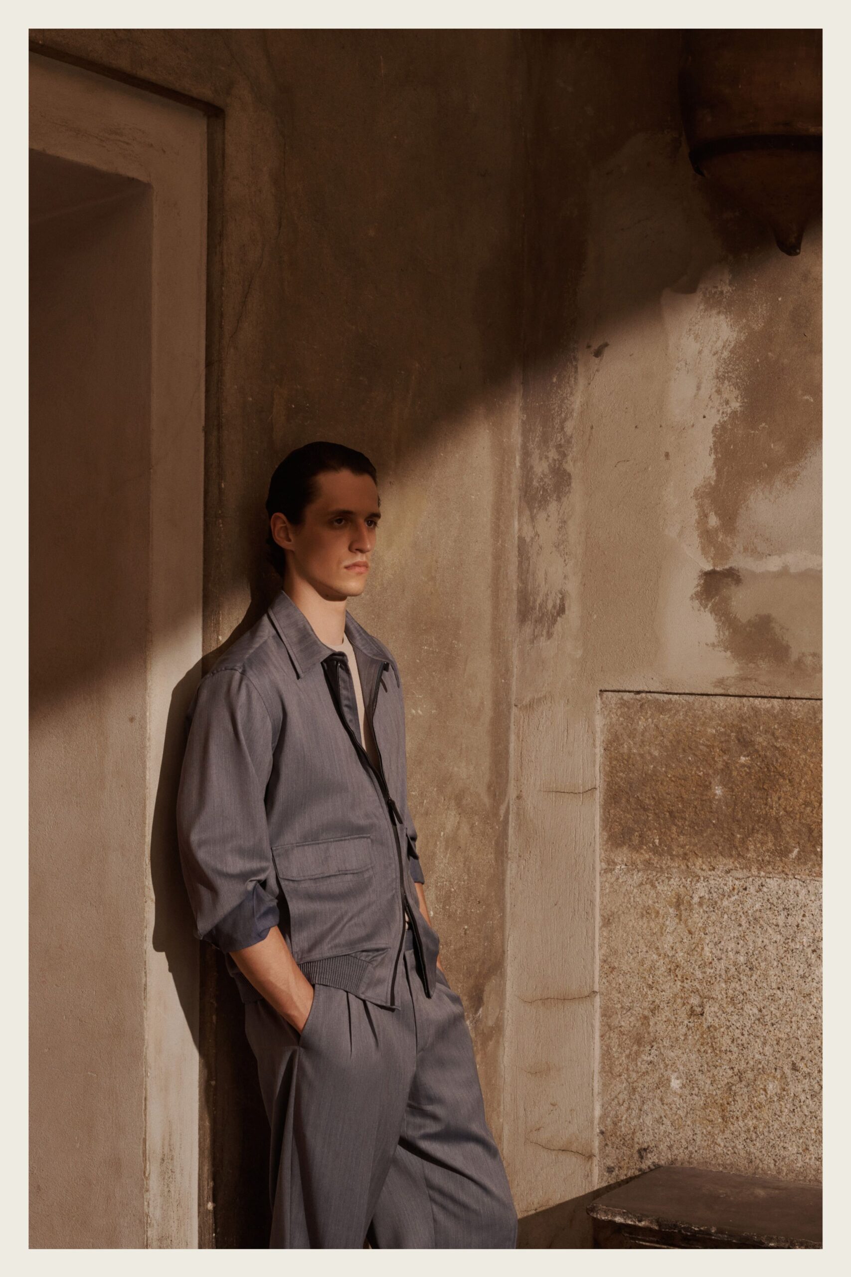 gray cotton long-sleeve collared relaxed zippered pockets jacket