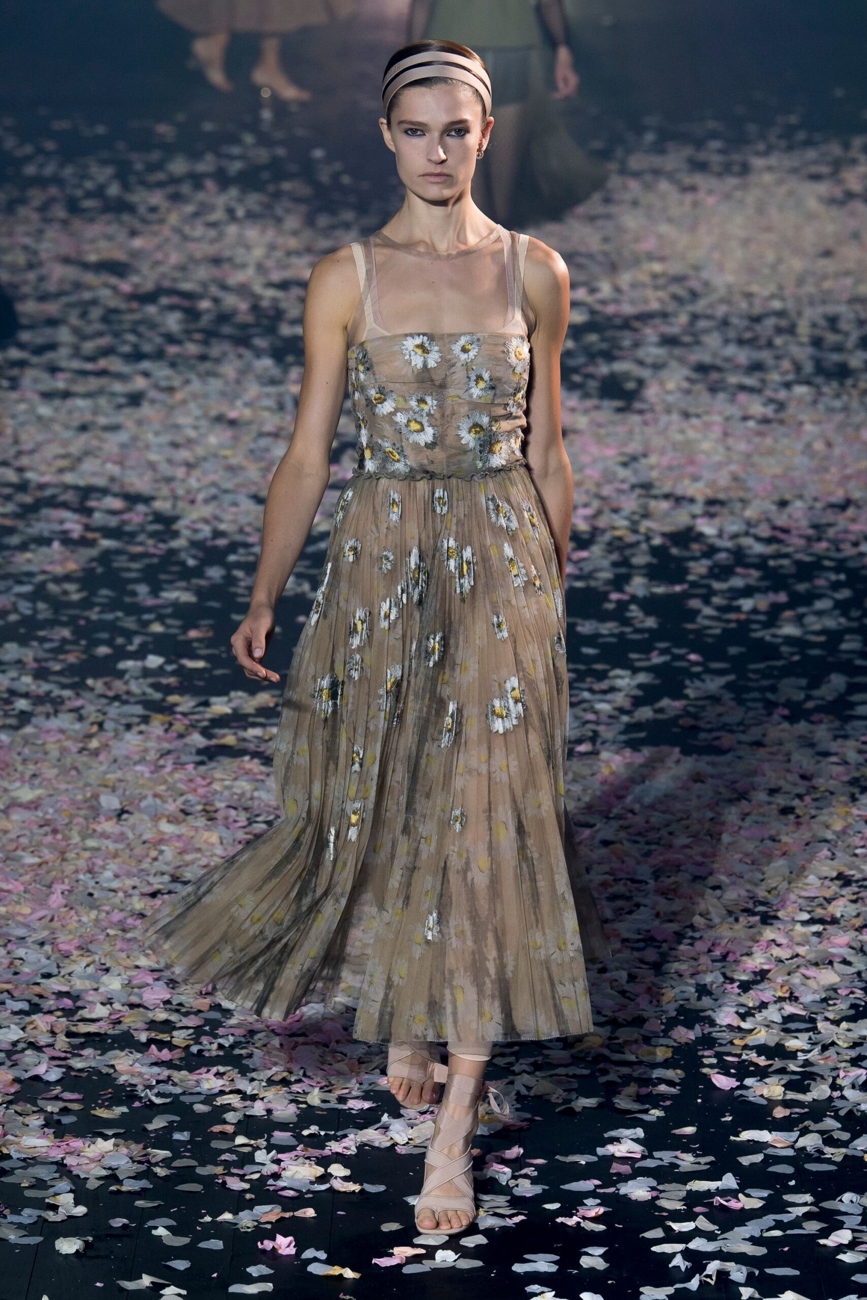 Christian Dior S/S 19 Look 581