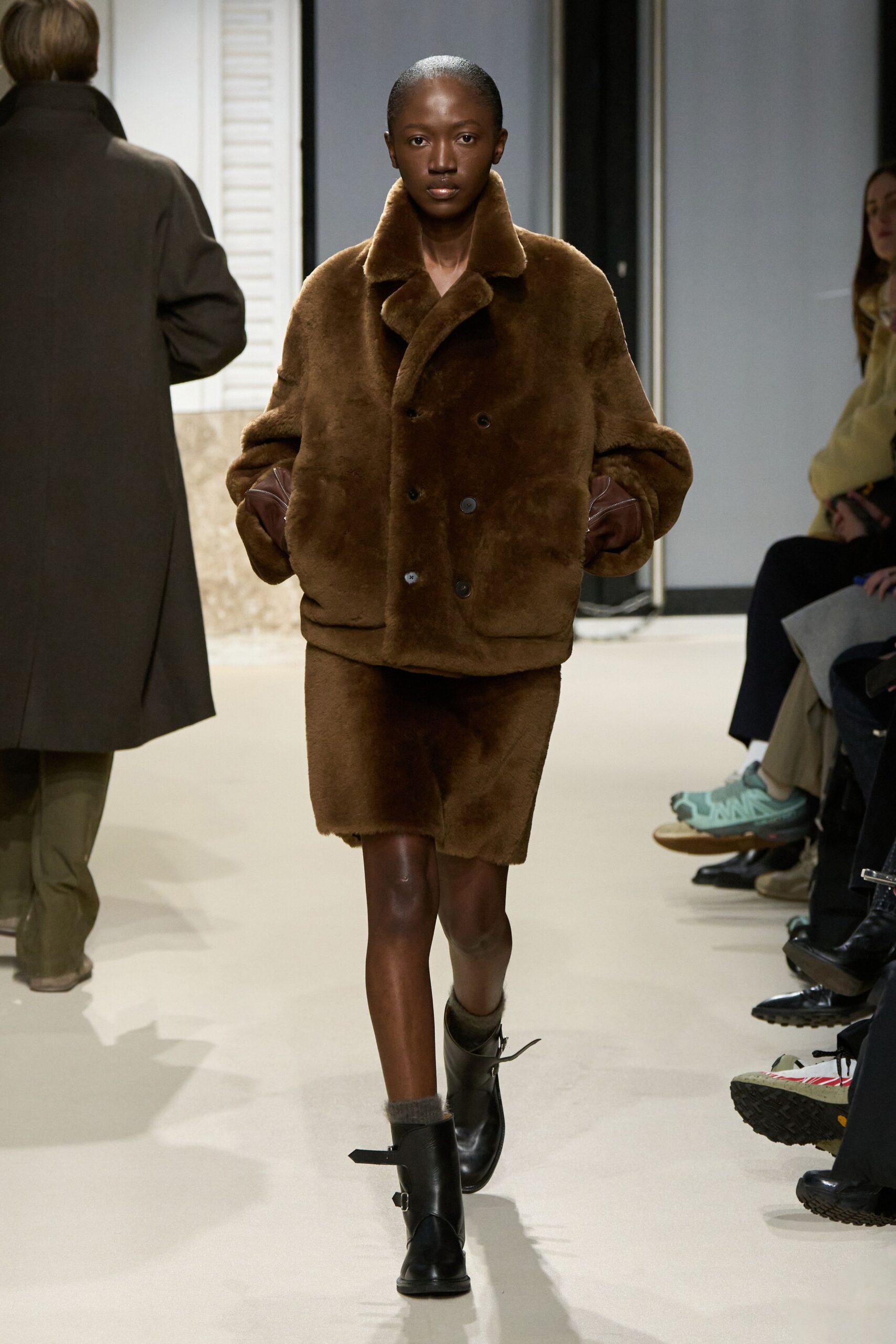 brown faux-fur long-sleeve collared relaxed buttoned jacket