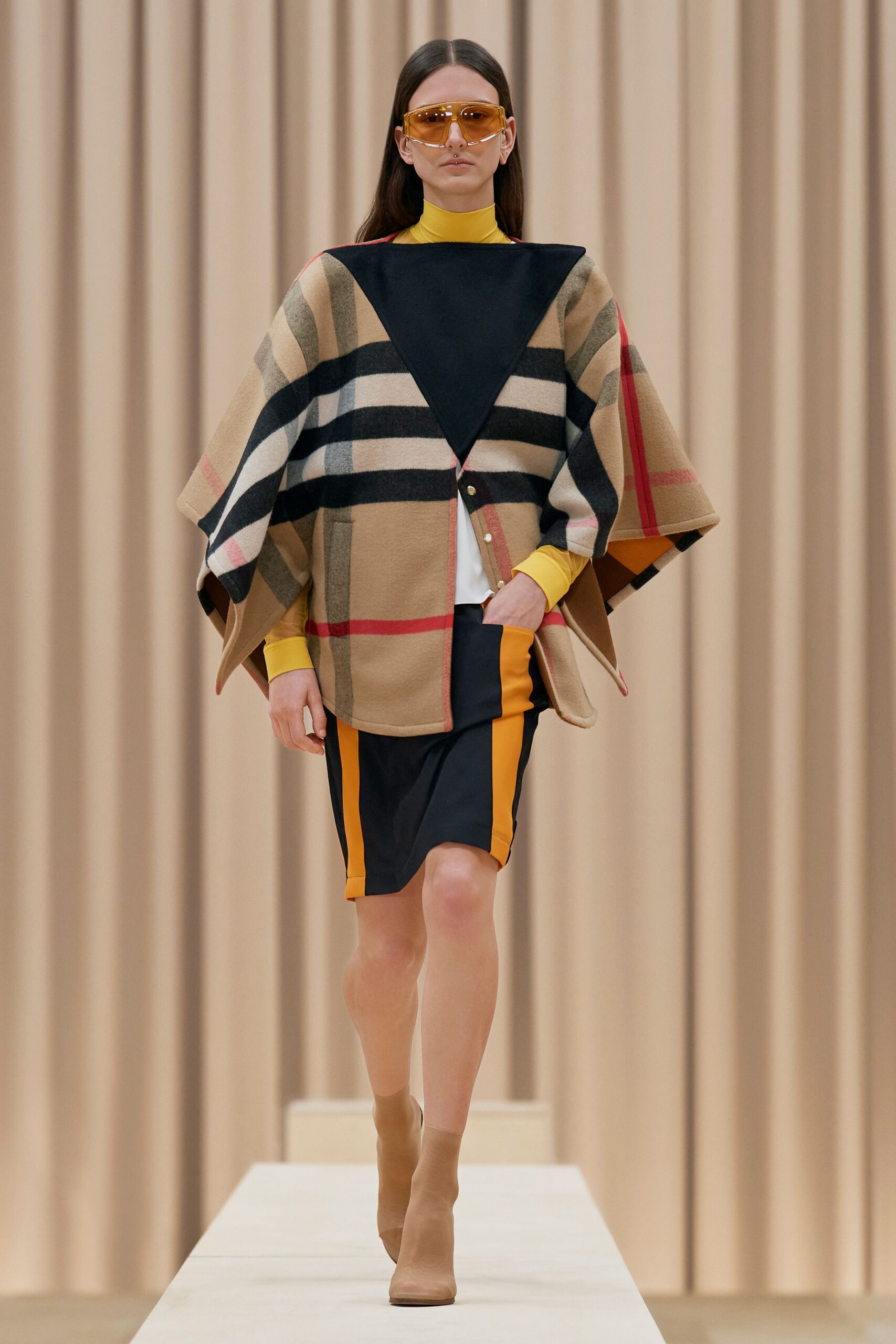 Burberry F/W 21 Look 477