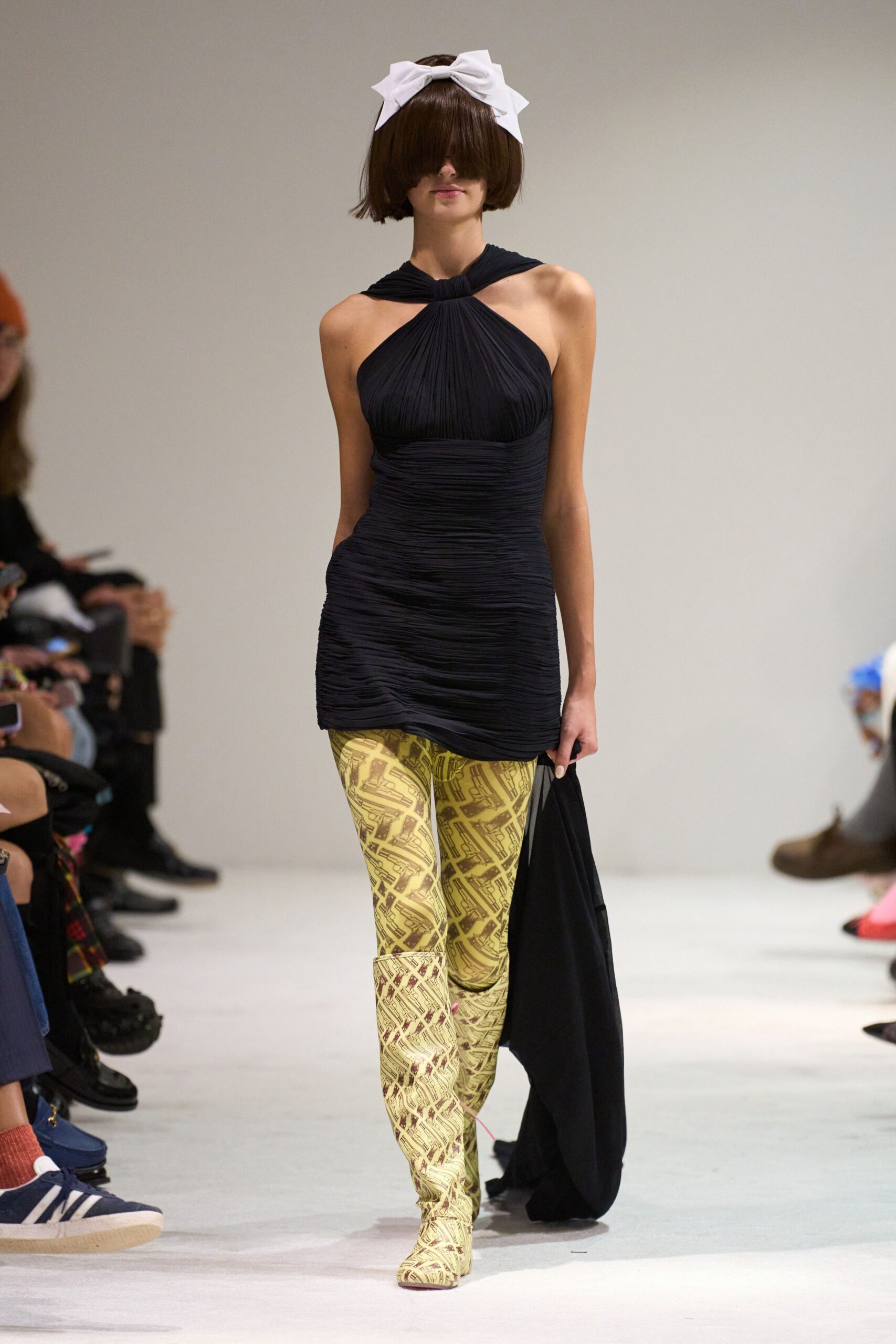 black fitted top with yellow leggings