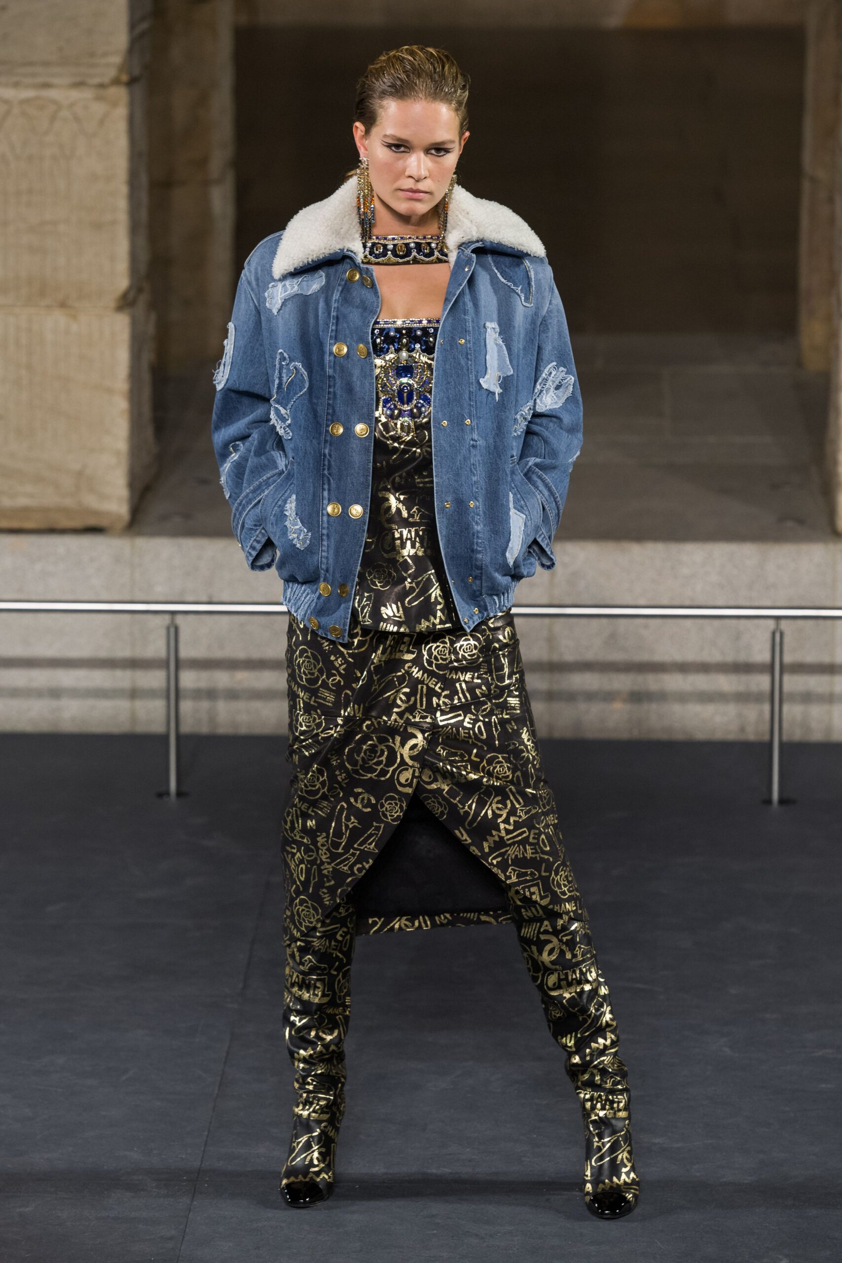 Chanel F/W 19 Look 527