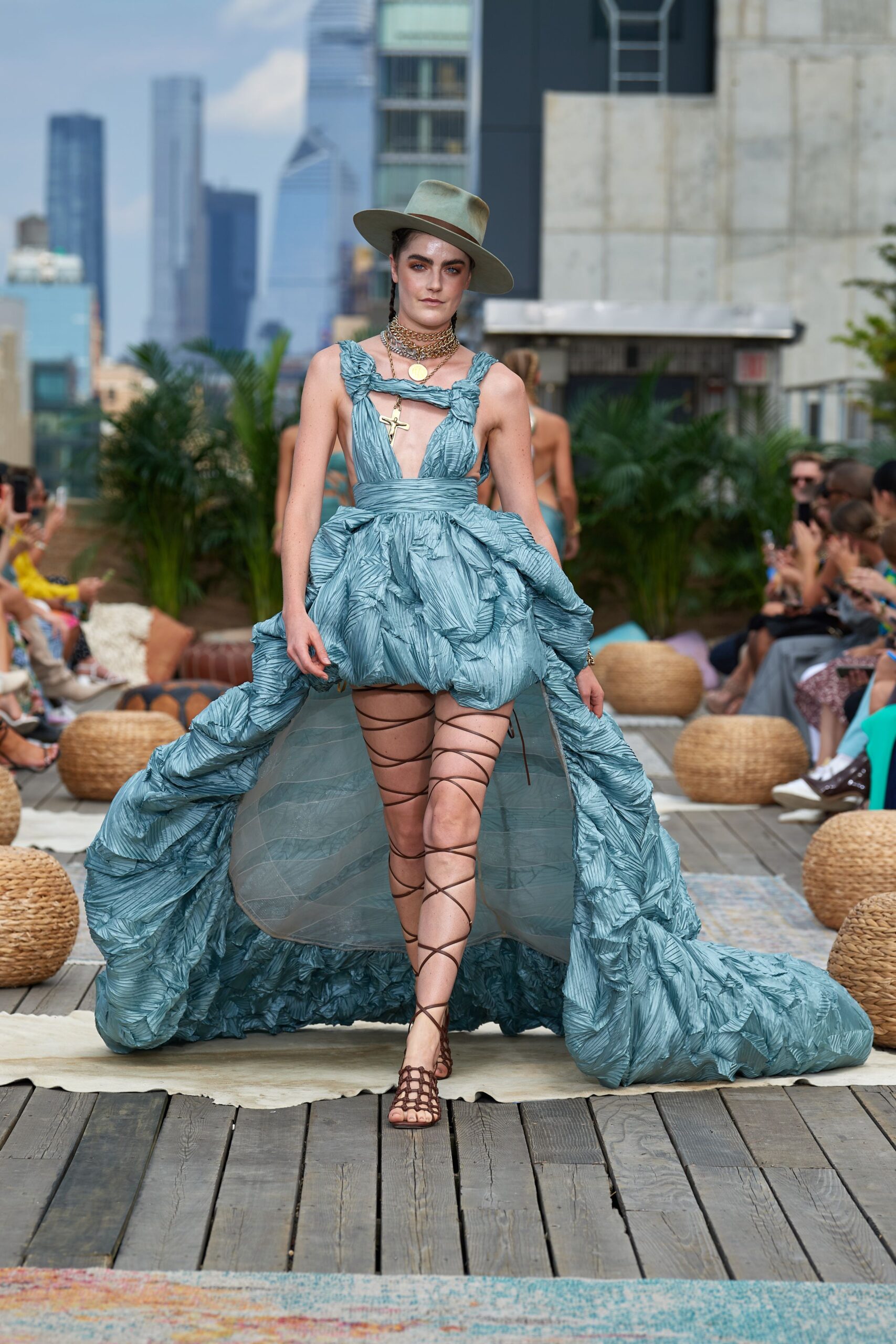 Bronx and Banco S/S 22 Look 445