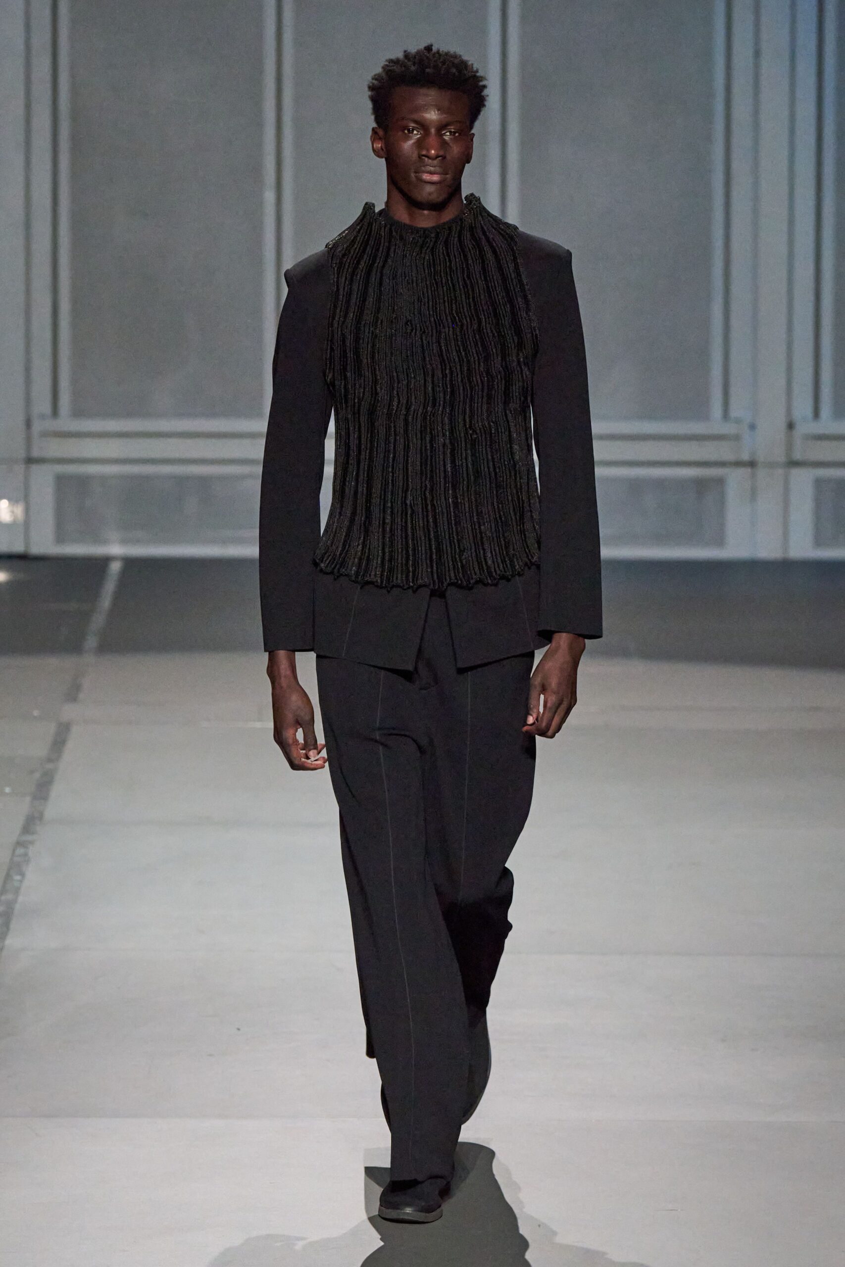 black wool long-sleeve collared structured layered blazer