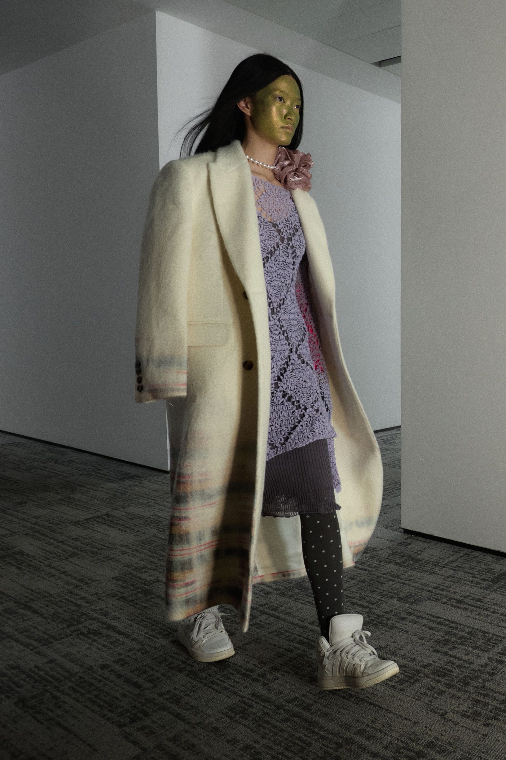 white wool long-sleeve collared relaxed layered coat