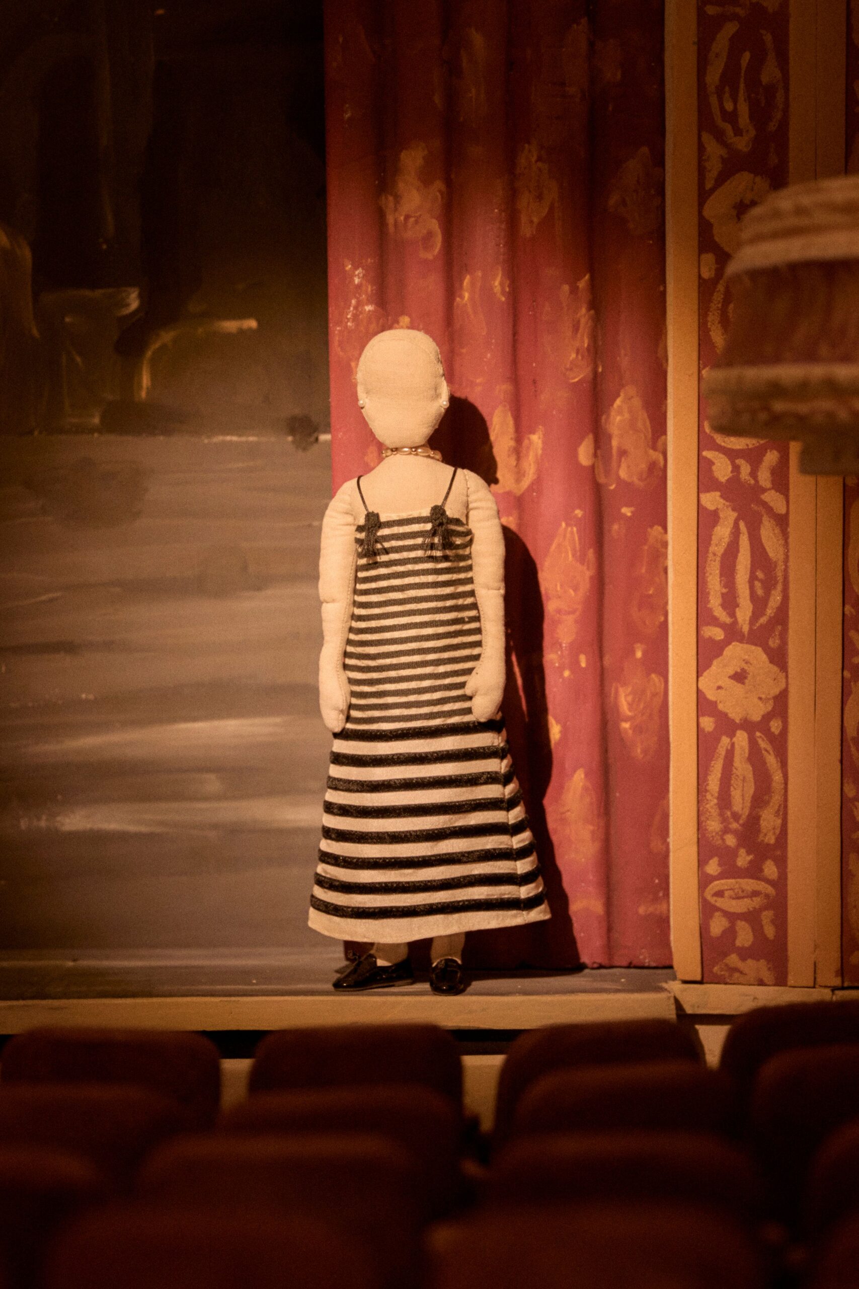 striped maxi dress with black shoes