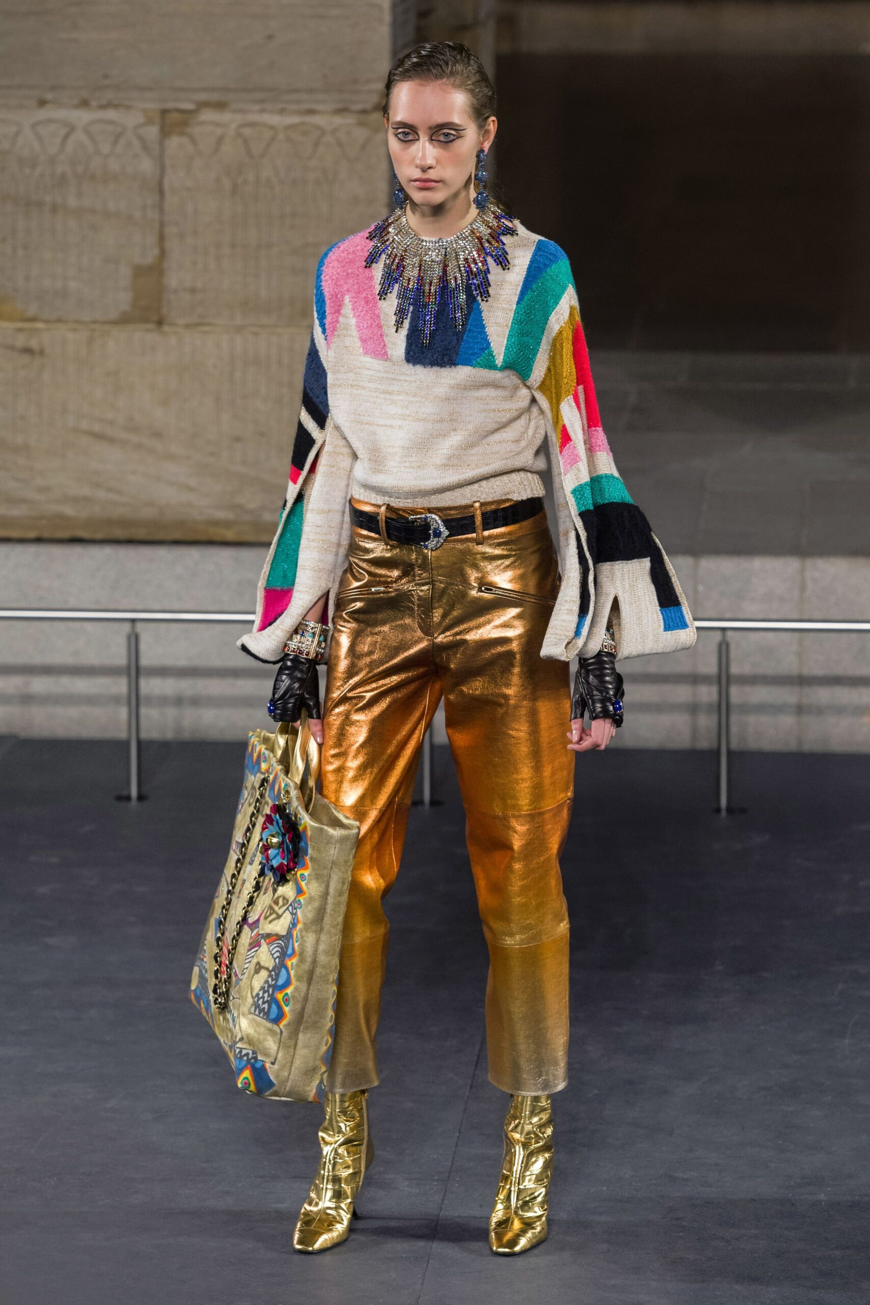 Chanel F/W 19 Look 575
