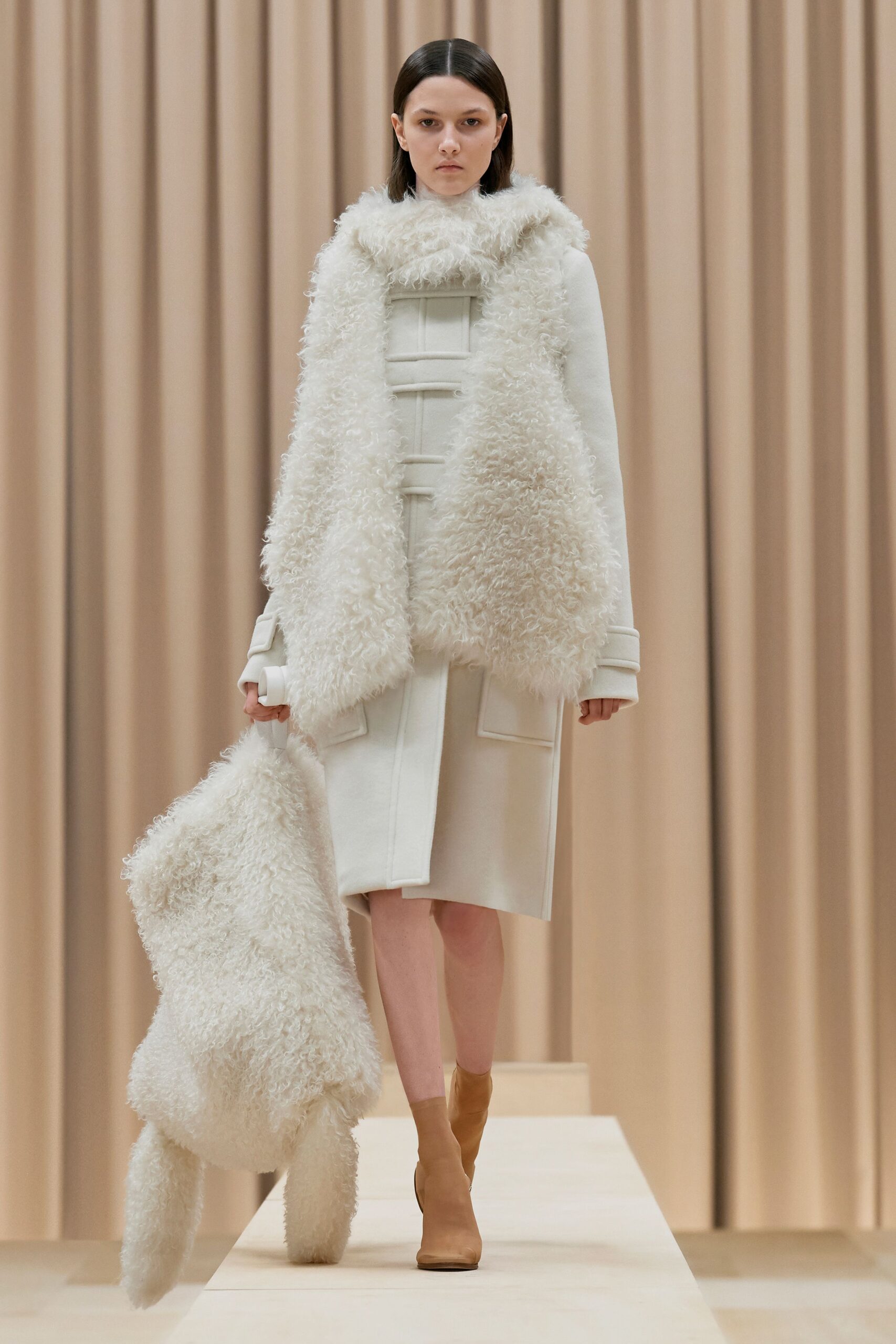 Burberry F/W 21 Look 524