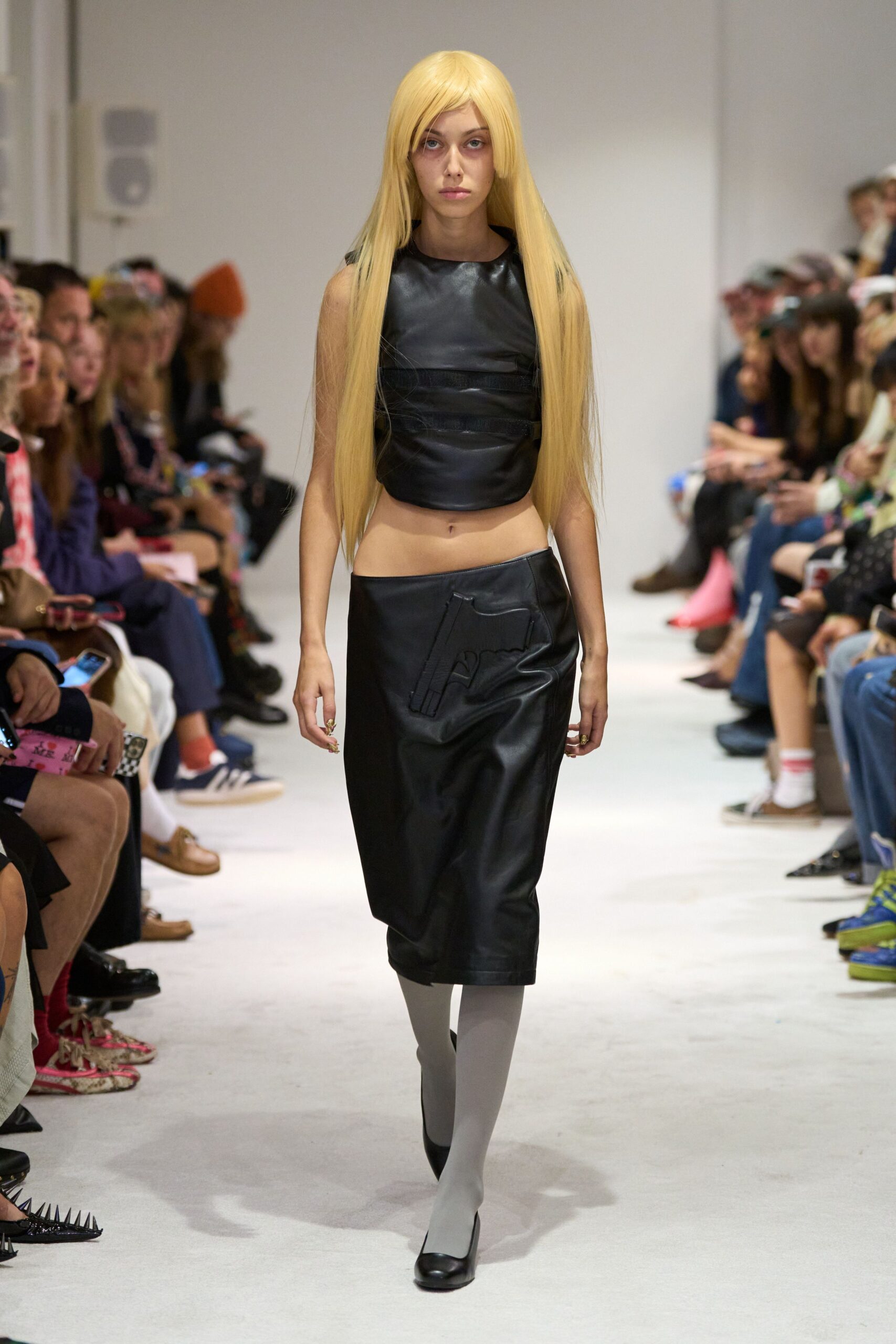black leather sleeveless fitted cropped top