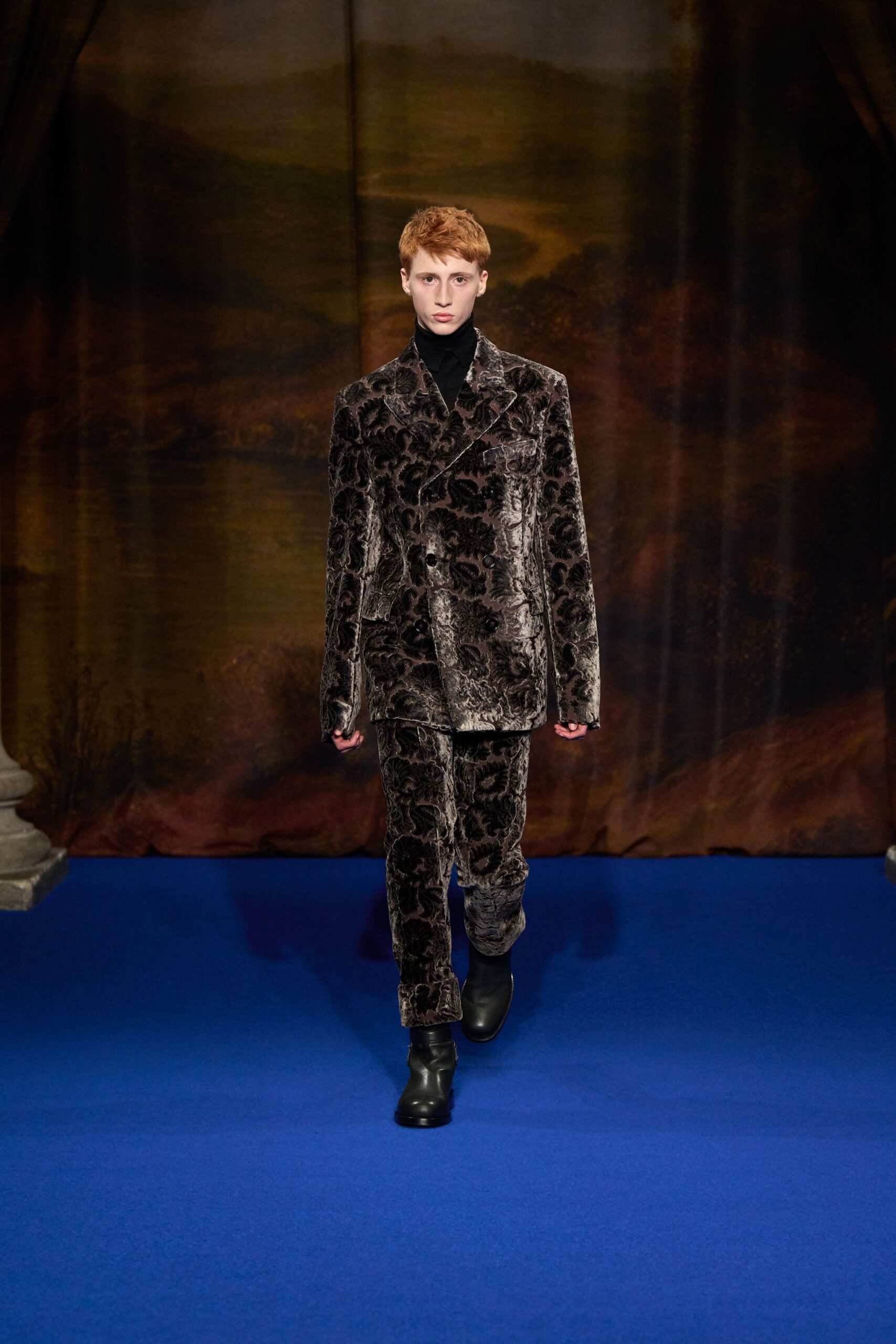 Burberry F/W 25 Look 300
