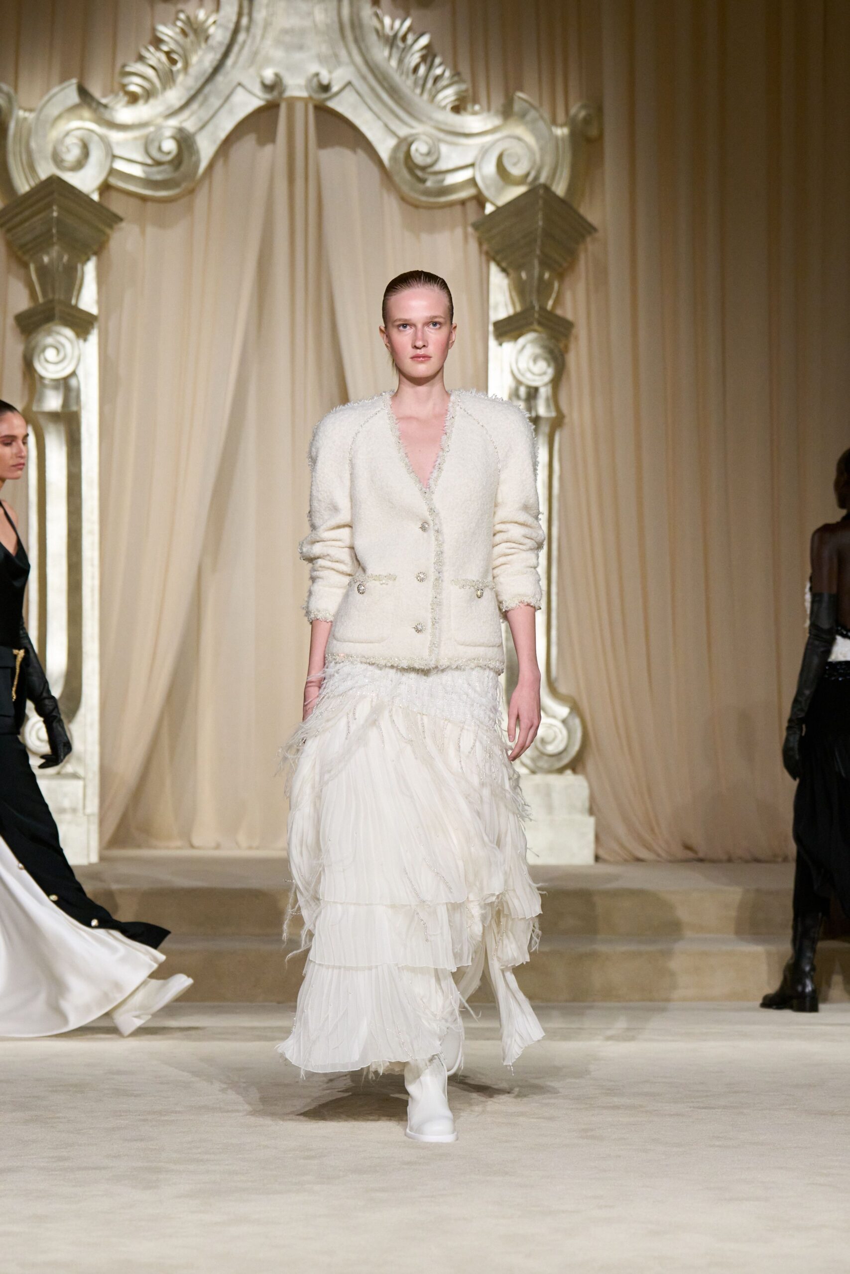 Chanel F/W 25 Couture Look 565
