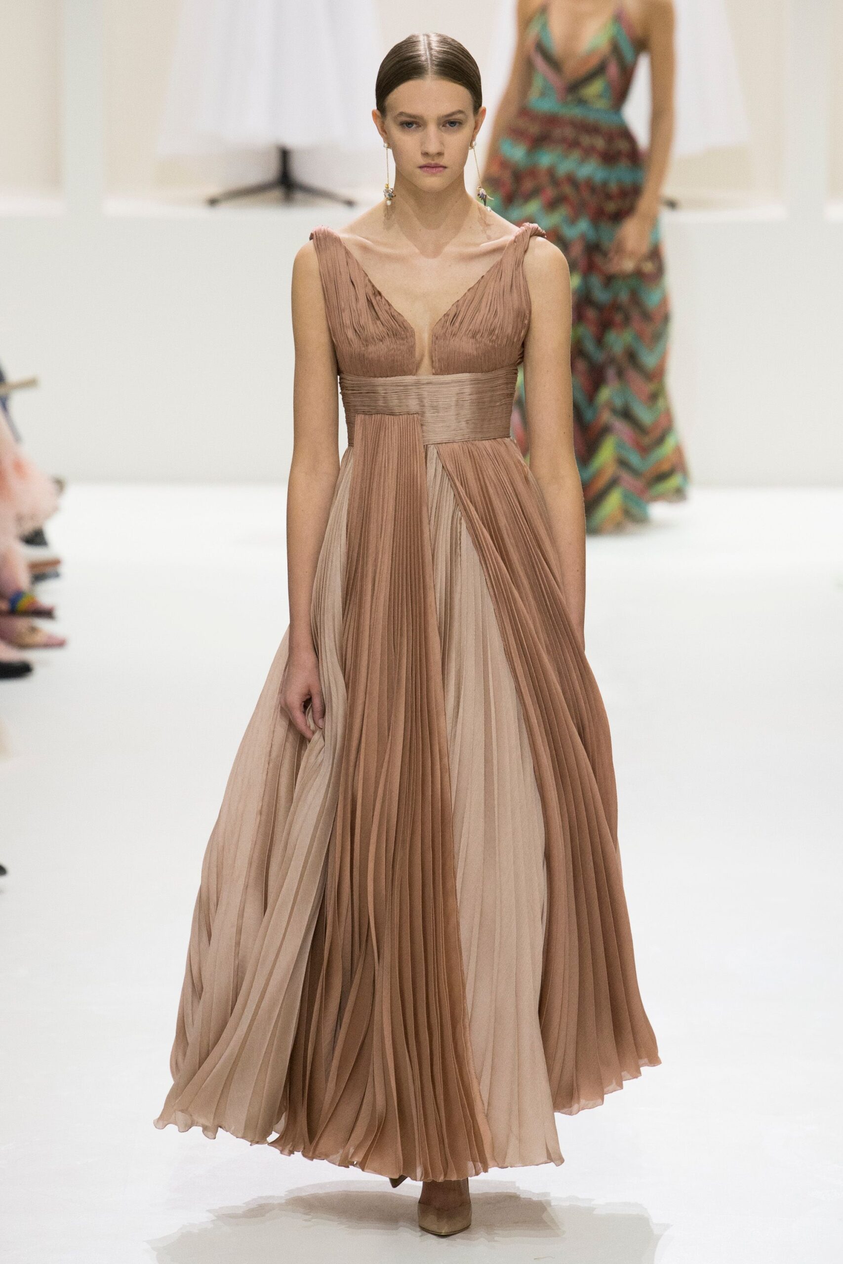 Christian Dior F/W 18 Couture Look 616