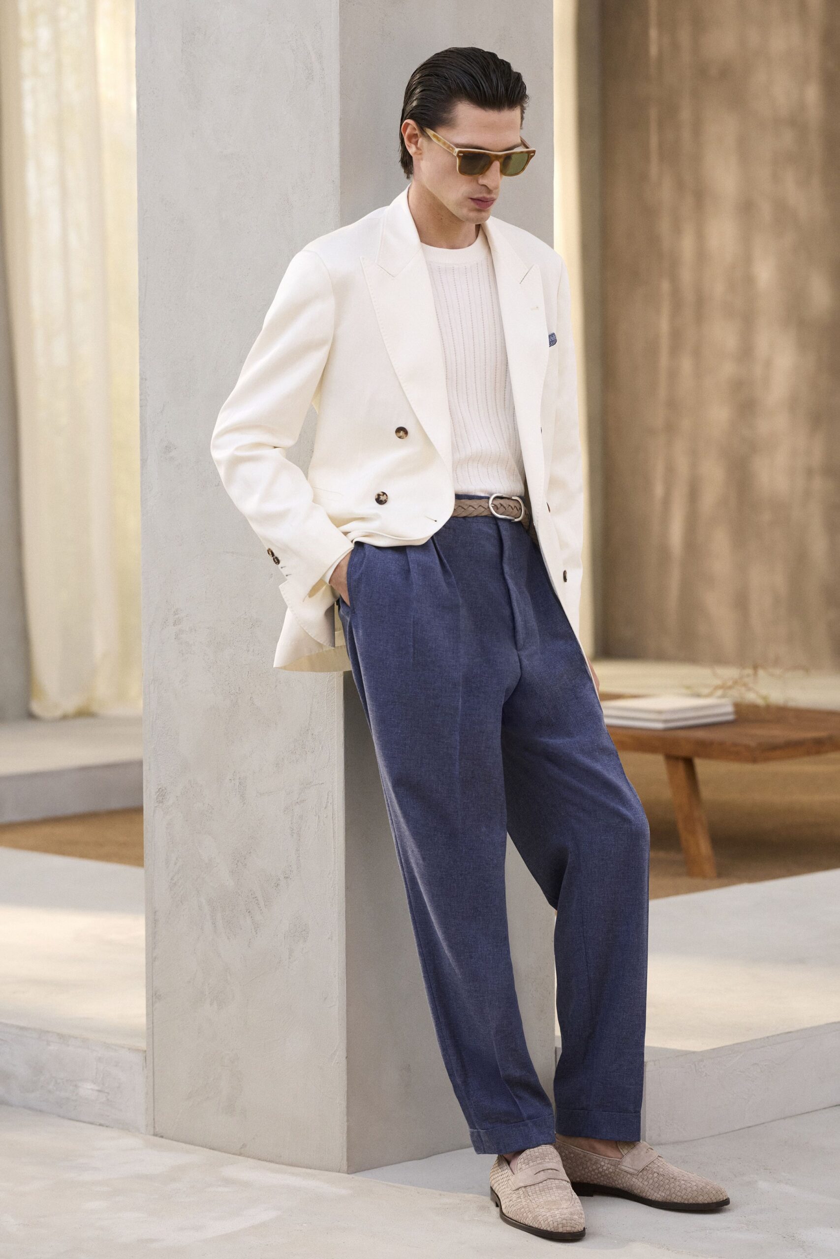 white wool long-sleeve double-breasted structured buttoned blazer