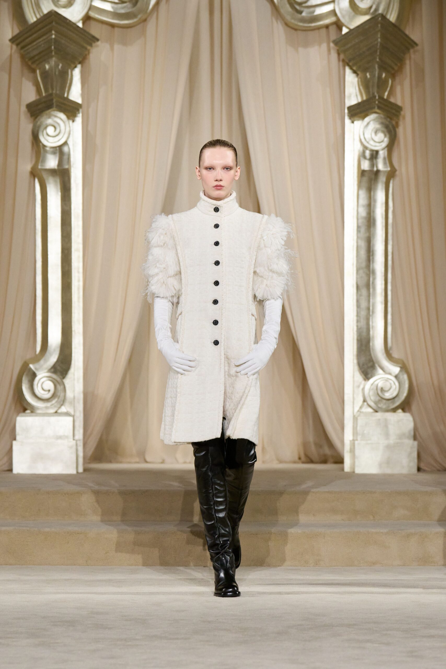 white cotton long-sleeve collared fitted buttoned pleated coat