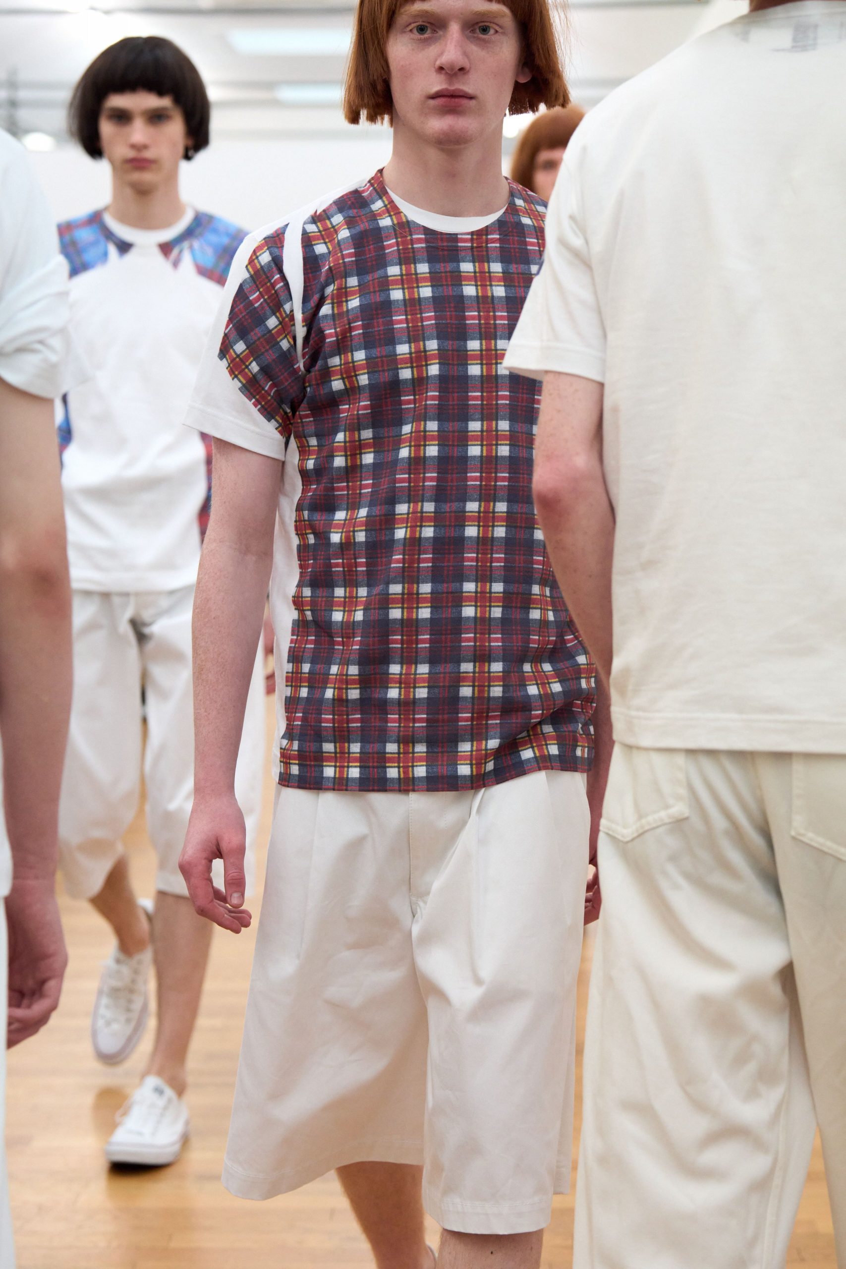 red cotton short-sleeve collared relaxed checked t-shirt