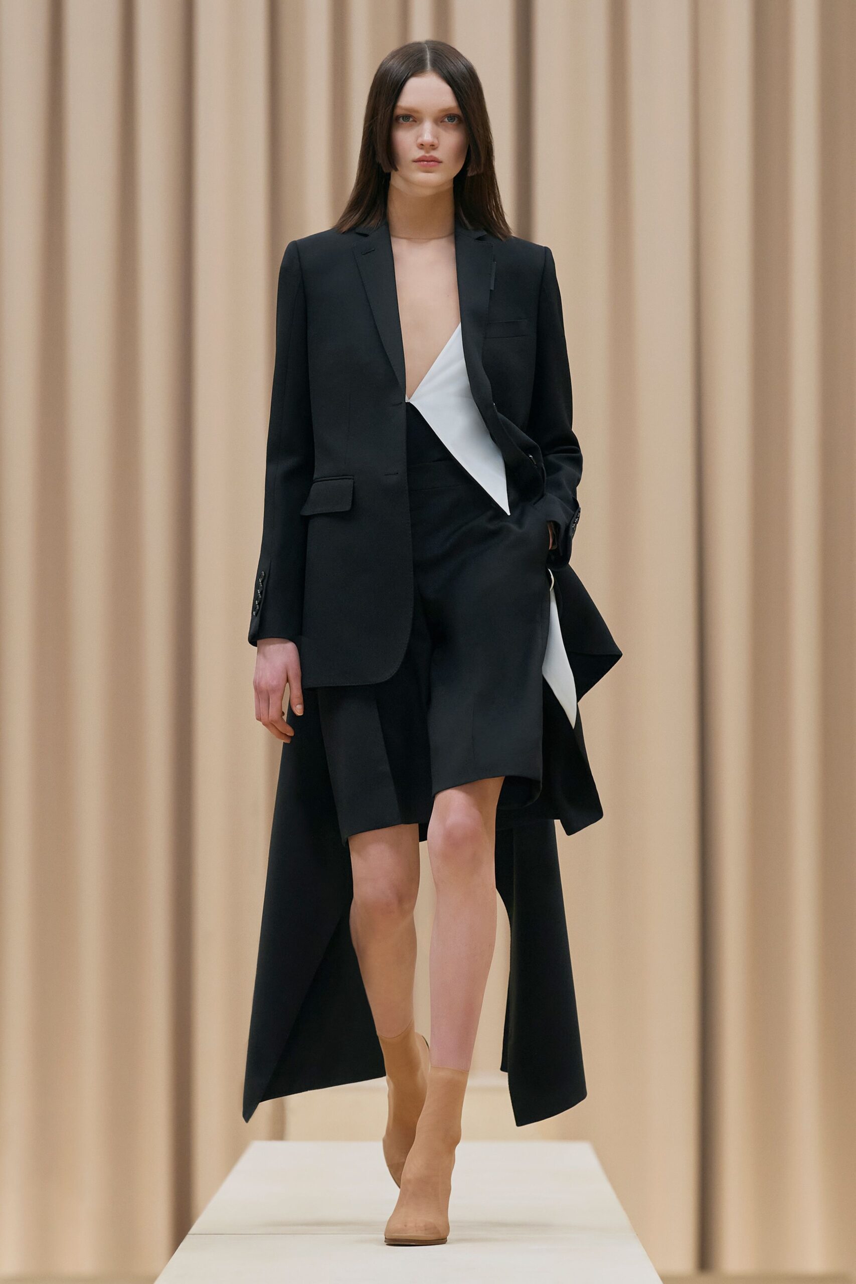 Burberry F/W 21 Look 582