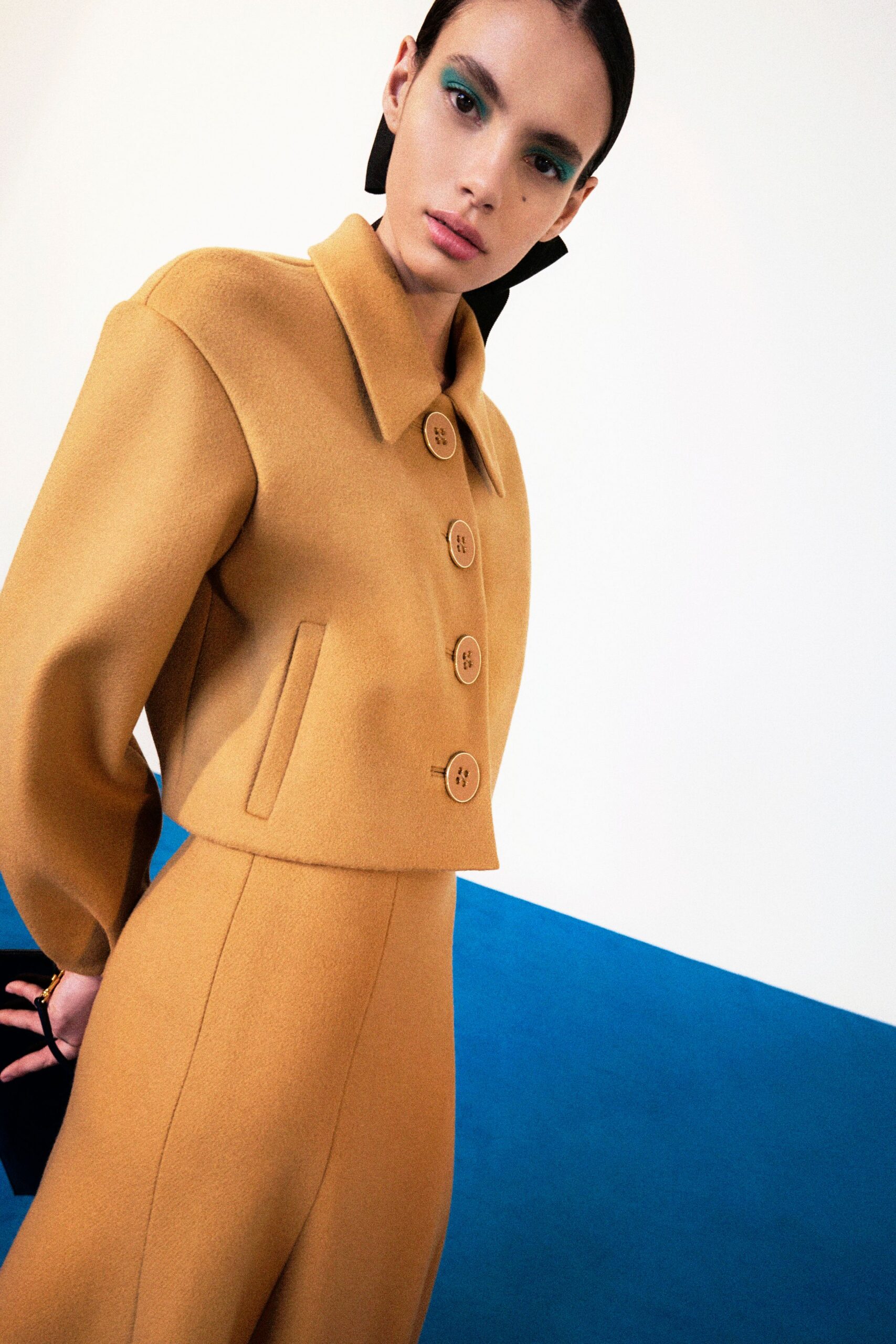 brown wool long-sleeve collared fitted buttoned cropped jacket