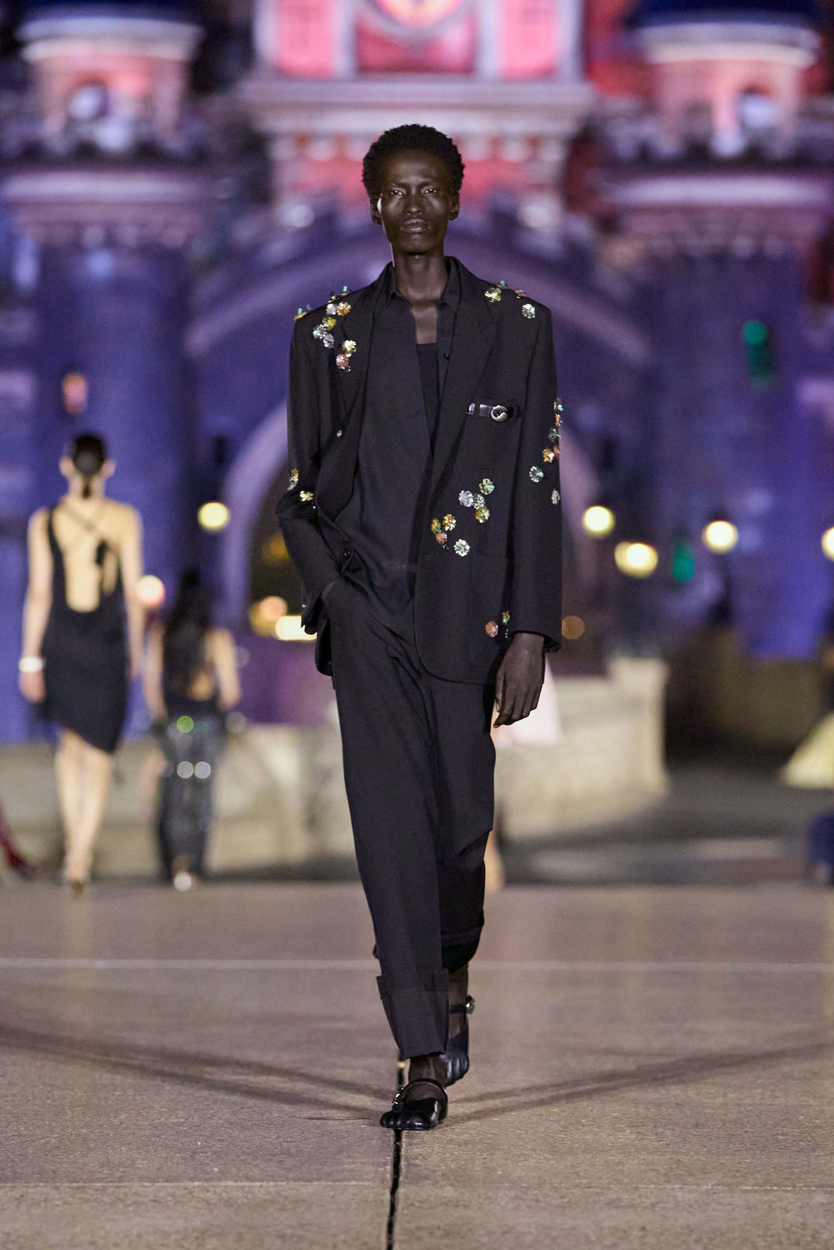 black silk long-sleeve collared tailored embroidered suit