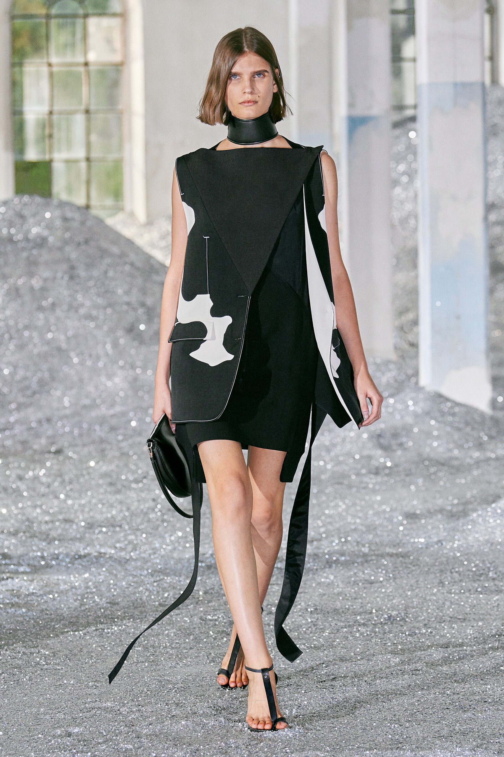 Burberry S/S 22 Look 512