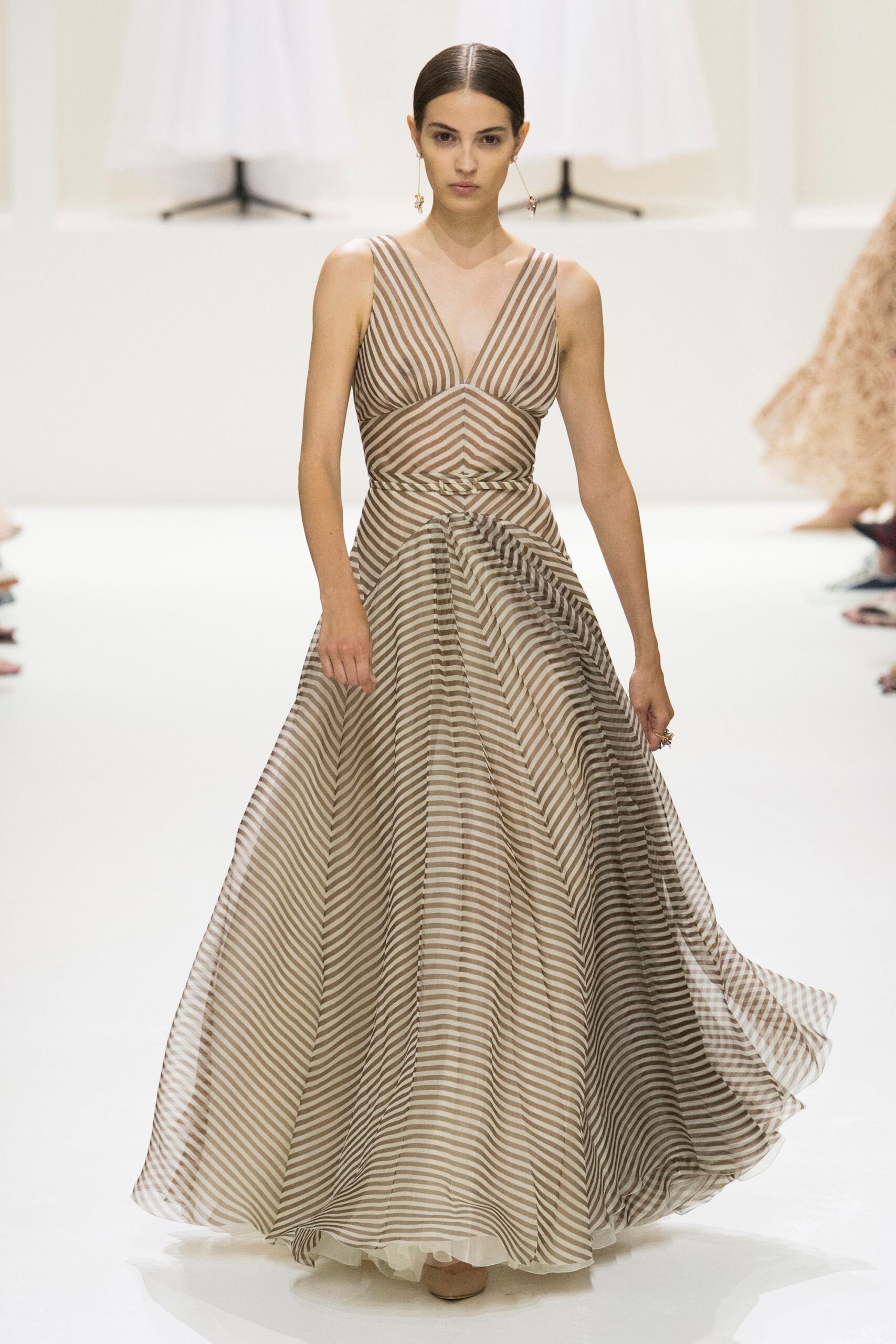 Christian Dior F/W 18 Couture Look 680
