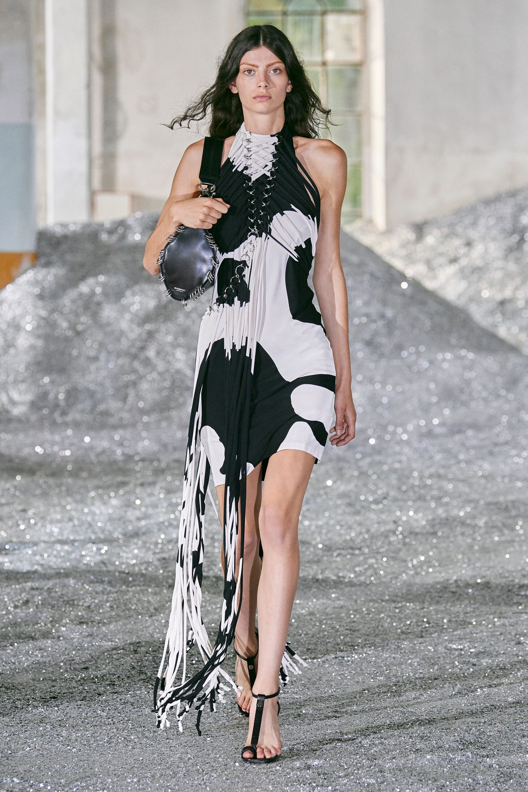 Burberry S/S 22 Look 527